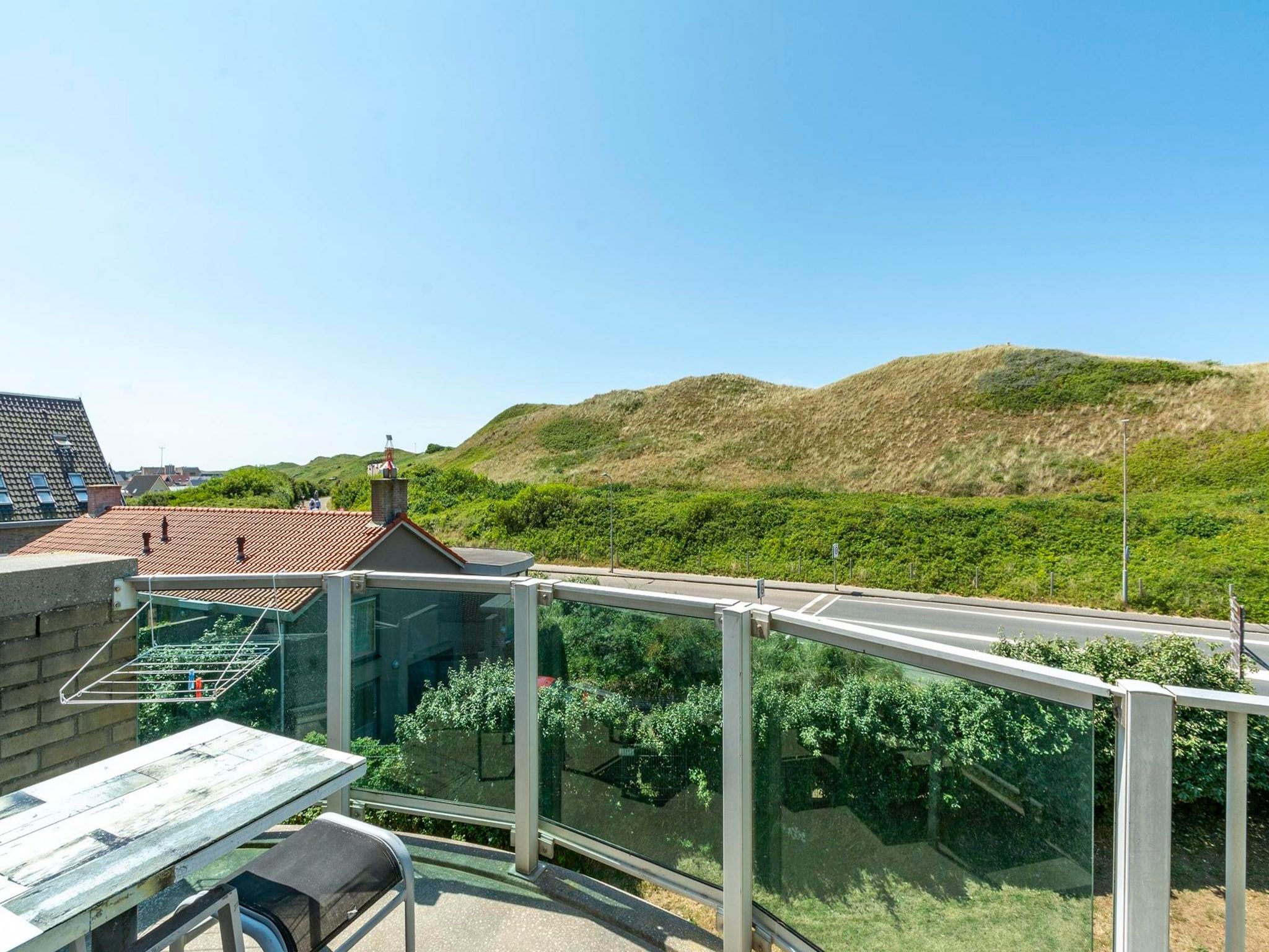 Het terras van Beach Appartement 41 in Callantsoog