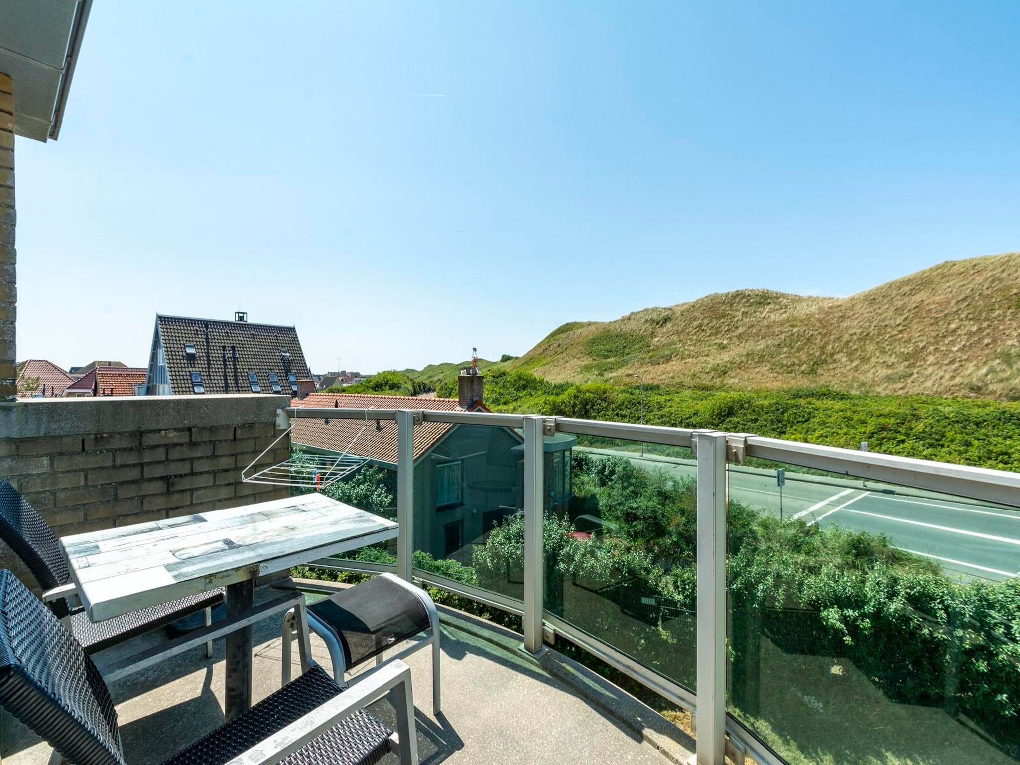 Het terras van Beach Appartement 41 in Callantsoog