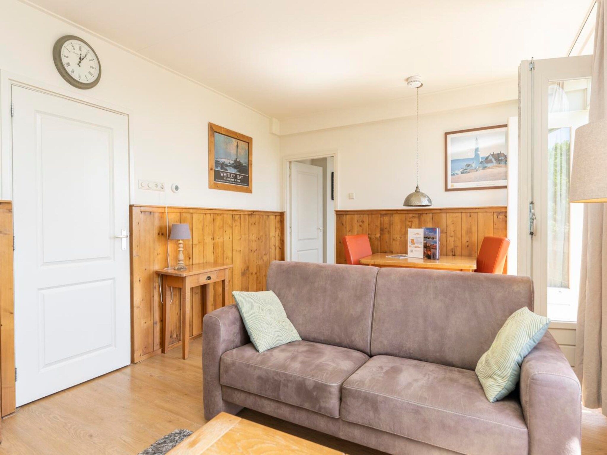 De woonkamer van Strandhuys Mossel in De Koog