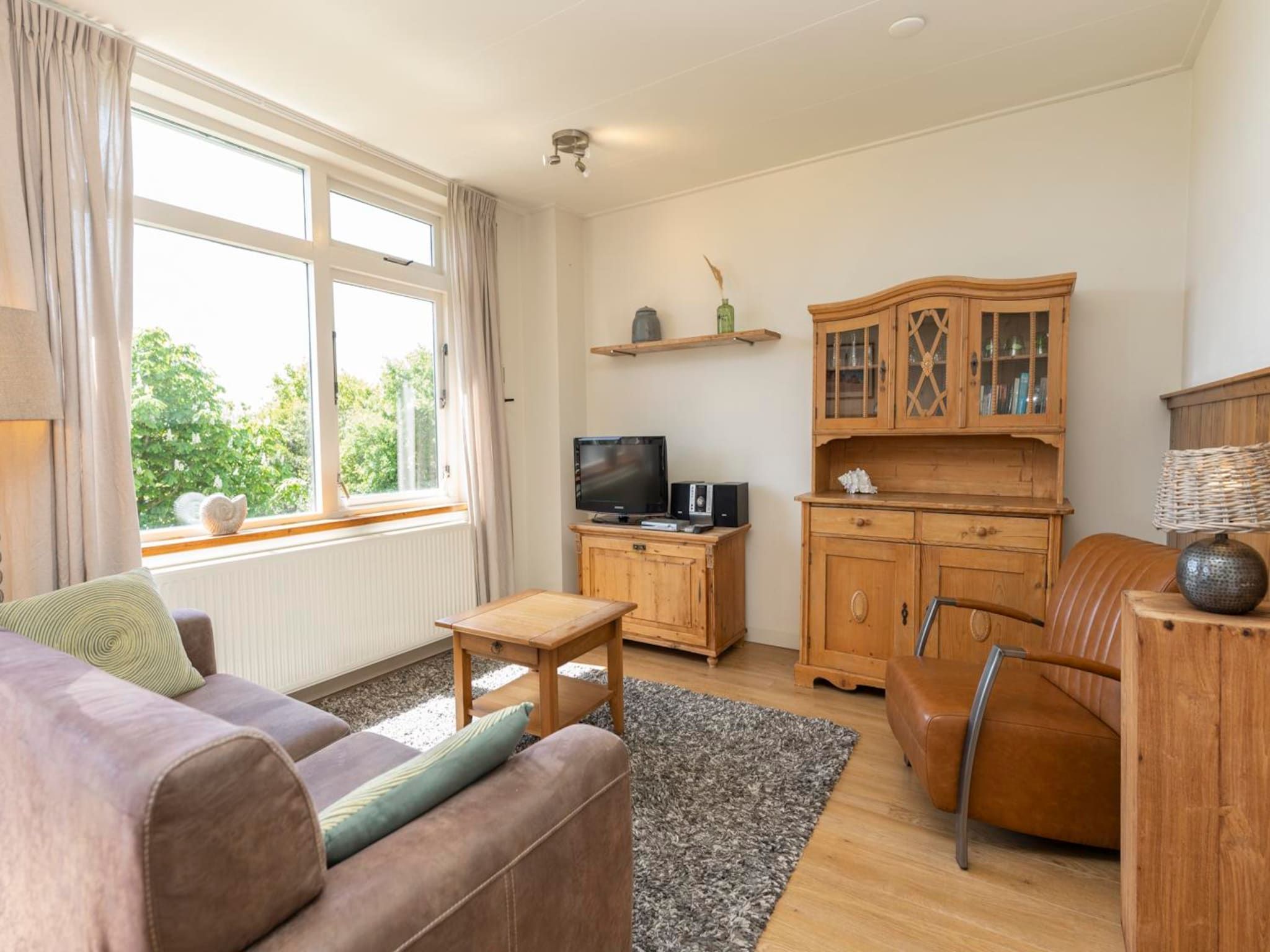 De woonkamer van Strandhuys Mossel in De Koog