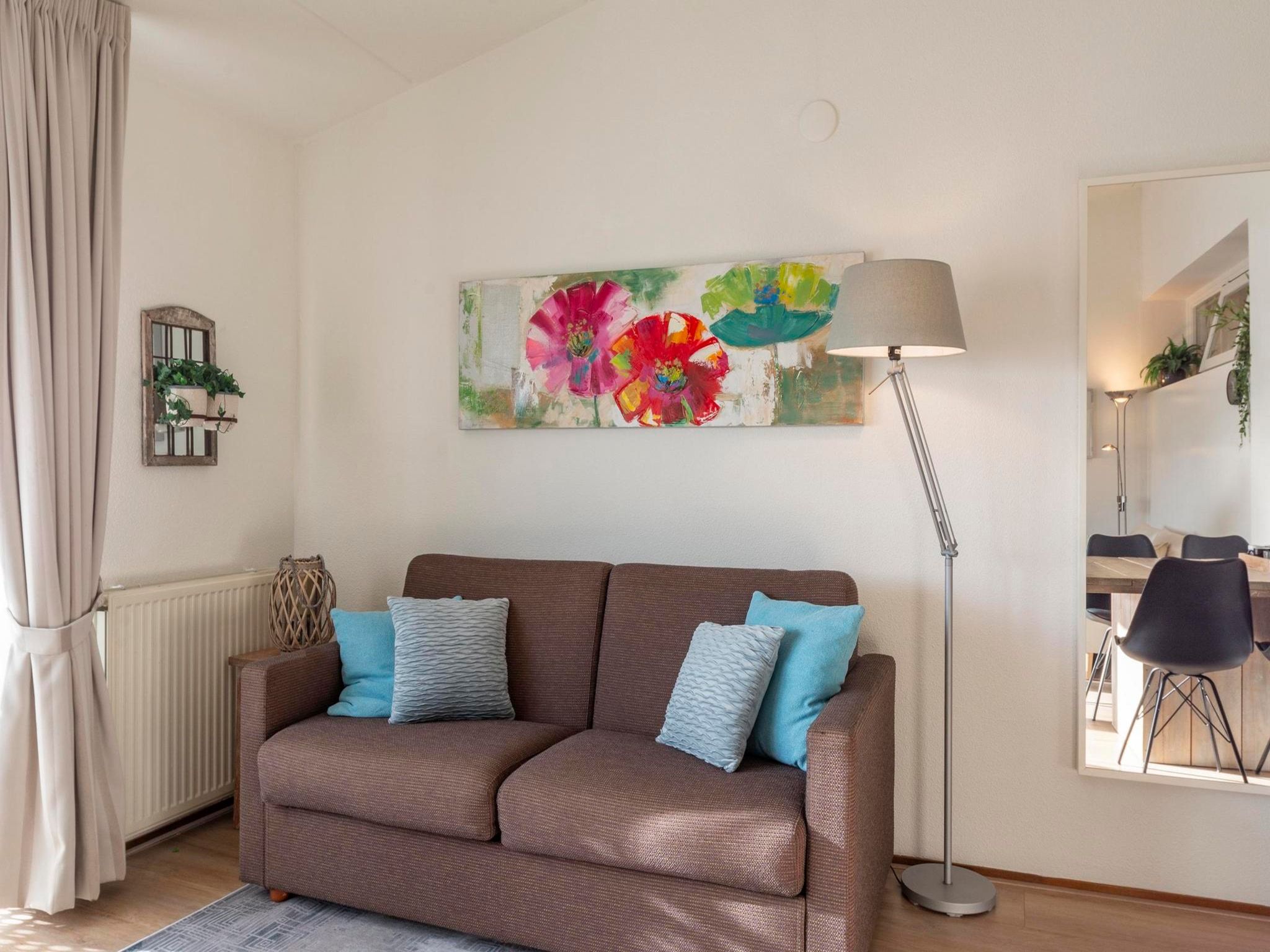 De woonkamer van Strandslag 217 in Julianadorp aan Zee