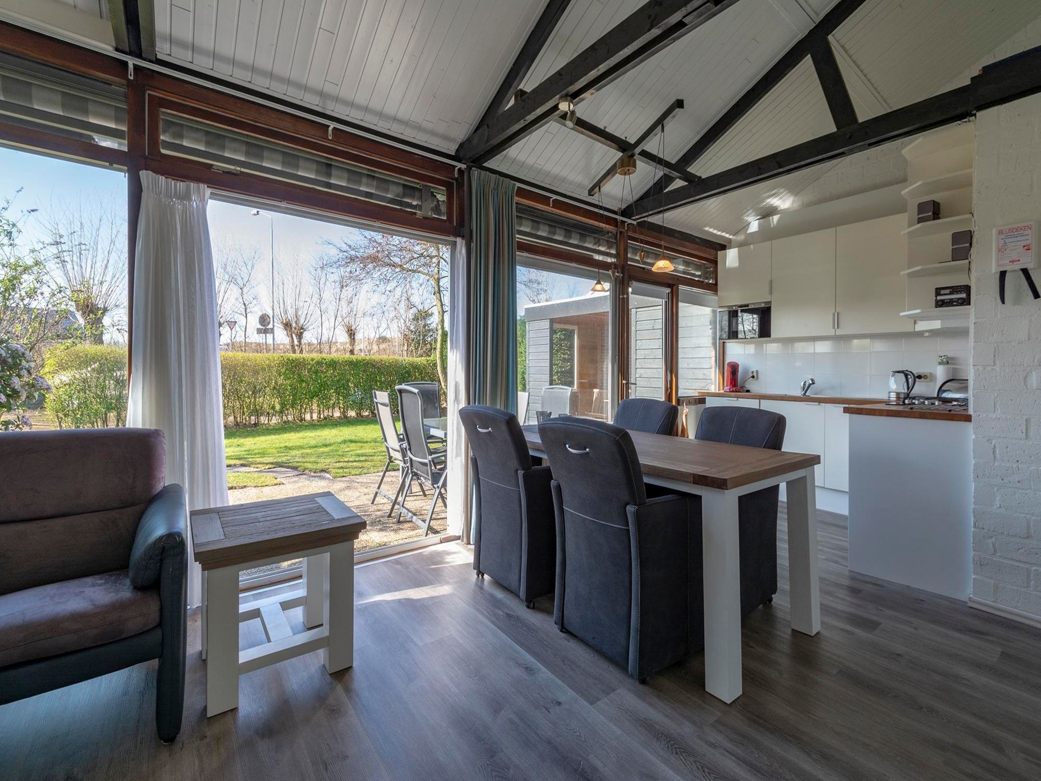 De eetkamer van Boerenslag 2 in Sint Maartenszee