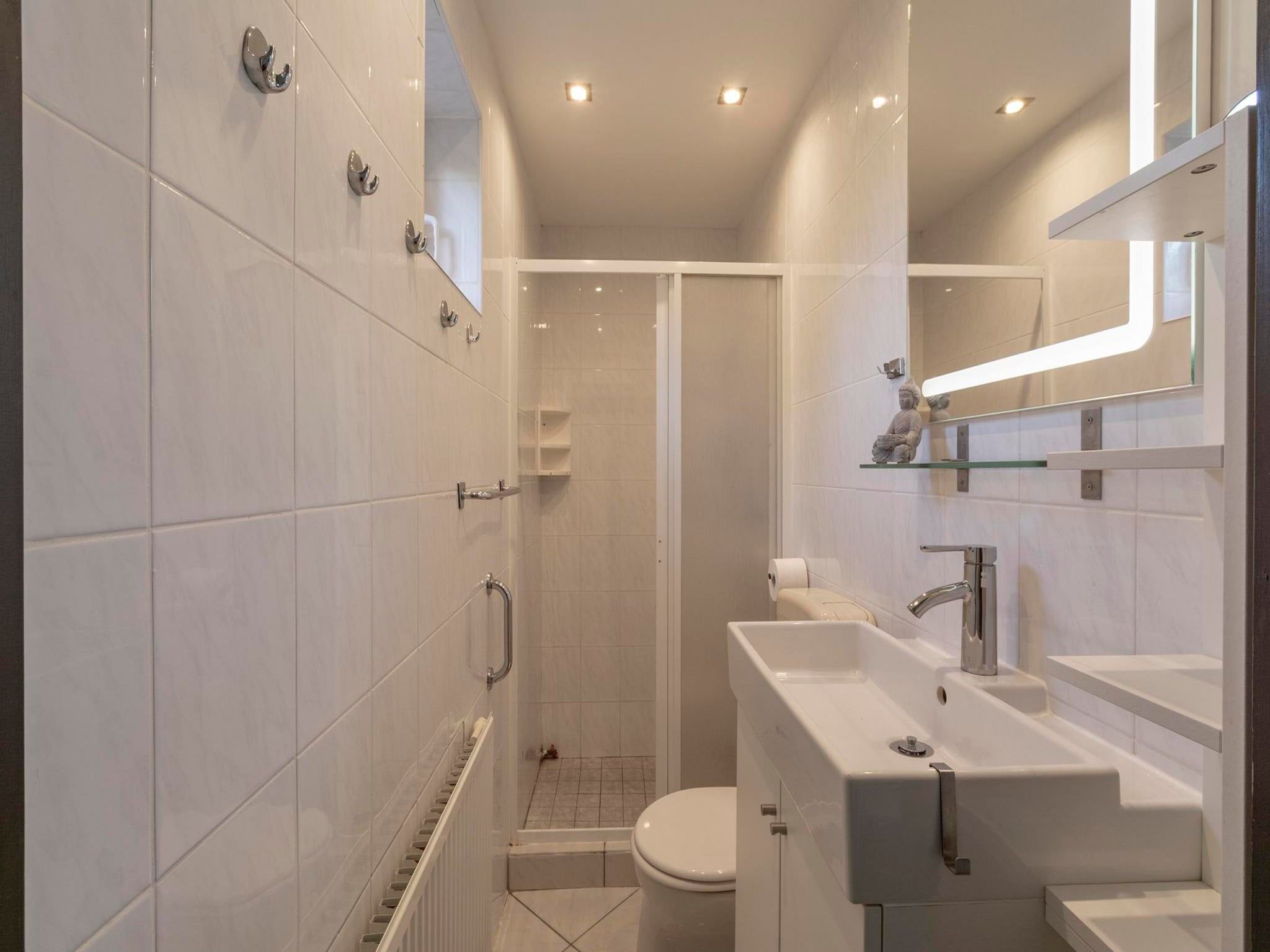 De badkamer van Boerenslag 2 in Sint Maartenszee