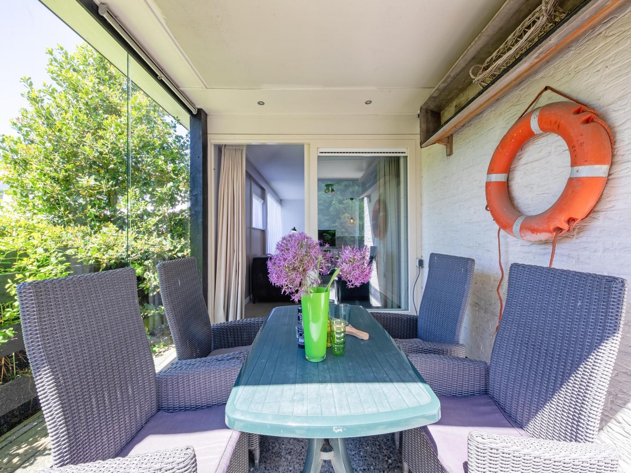Het terras van Strandhuys Oester in De Koog