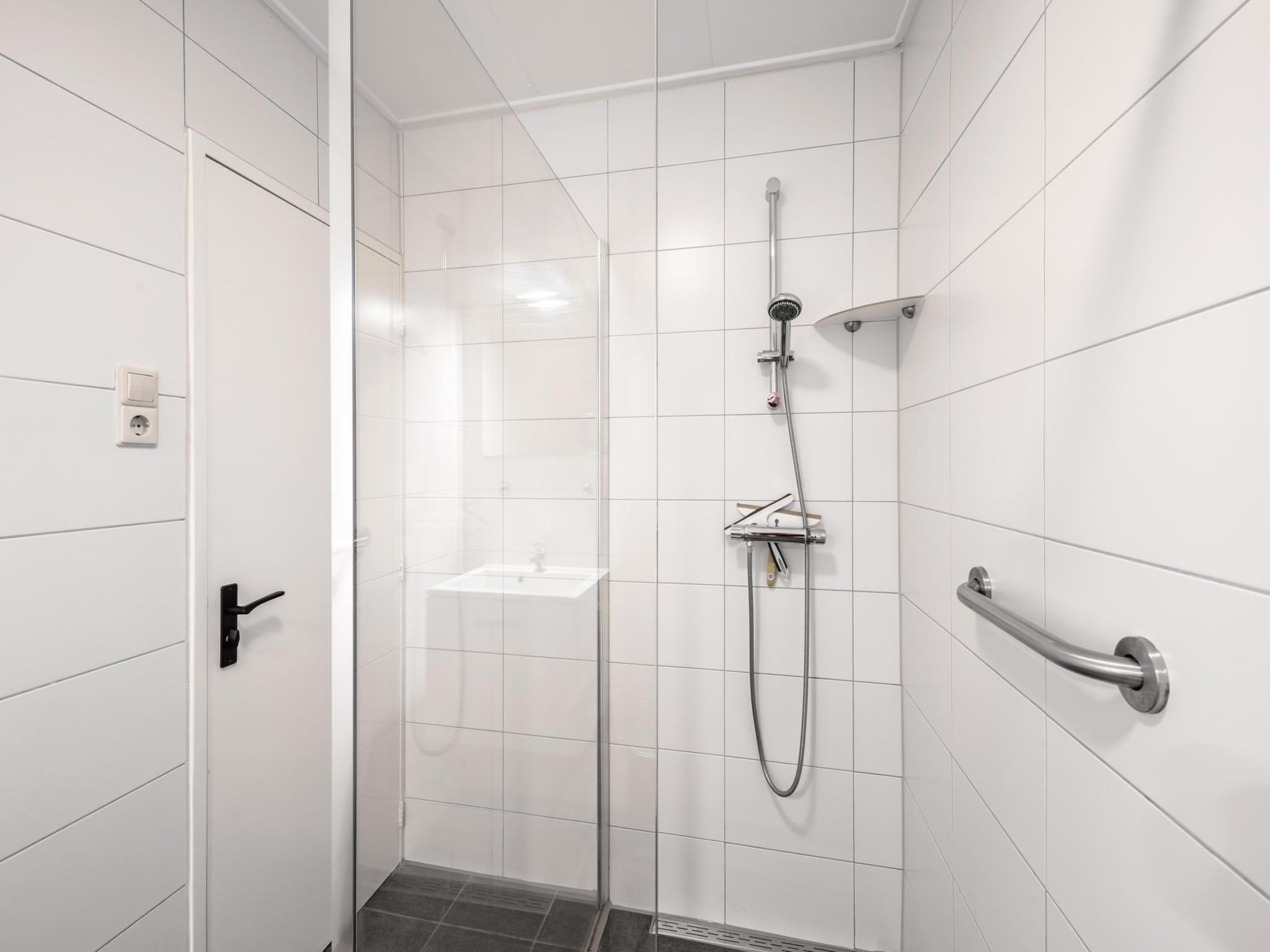De badkamer van Strandhuys Oester in De Koog