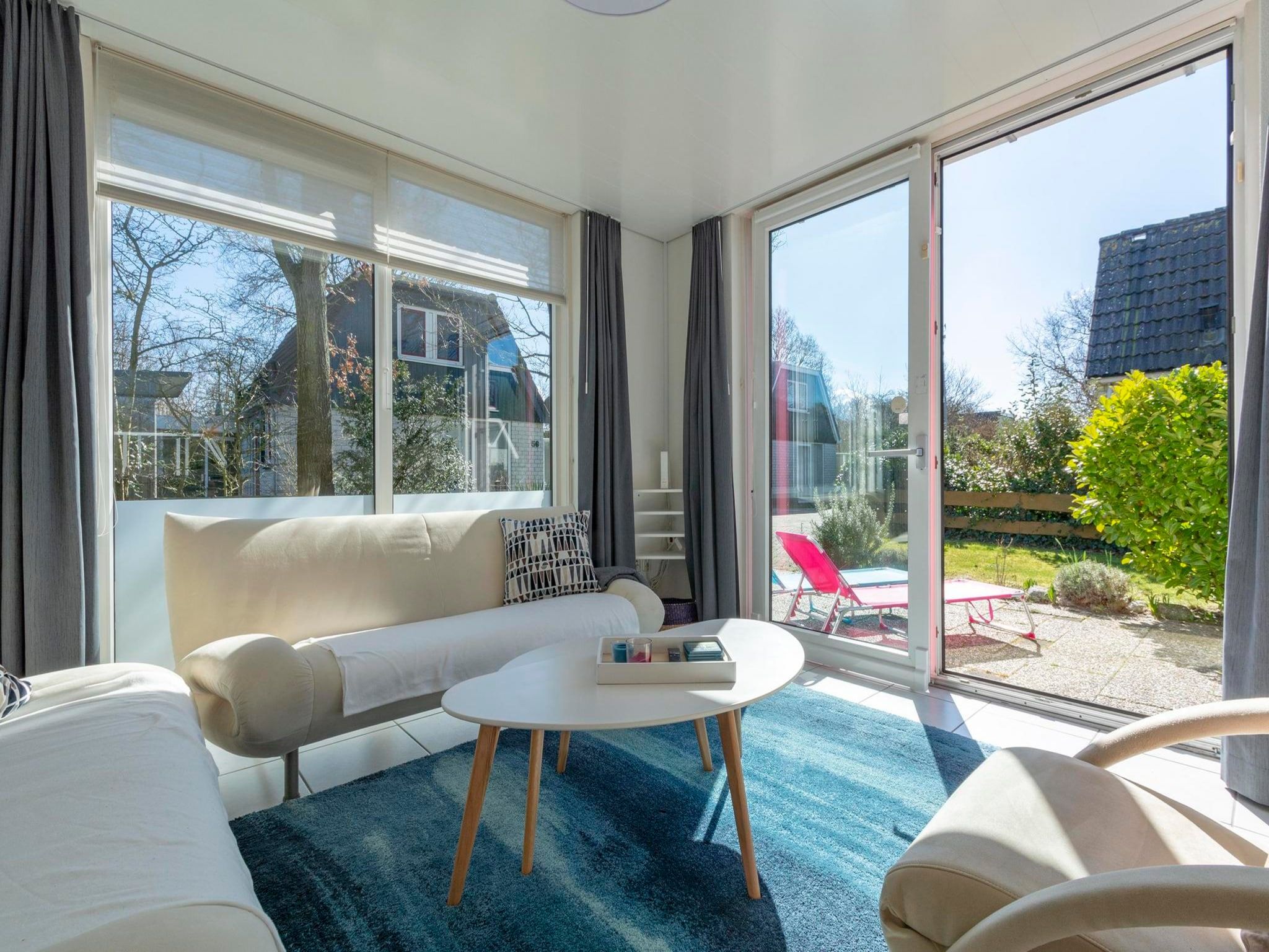 De woonkamer van Campanula 52 in Sint Maartenszee