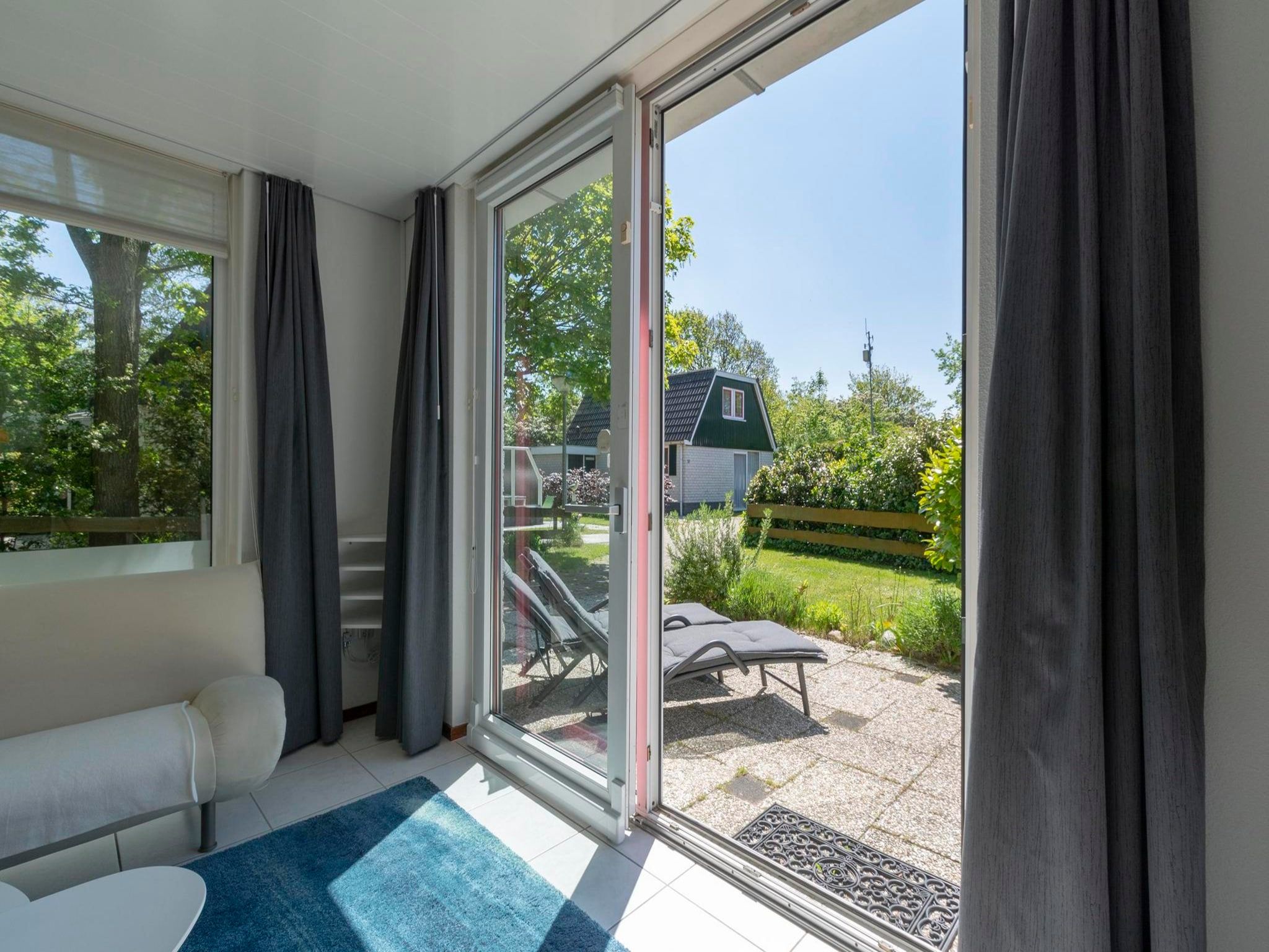 De woonkamer van Campanula 52 in Sint Maartenszee