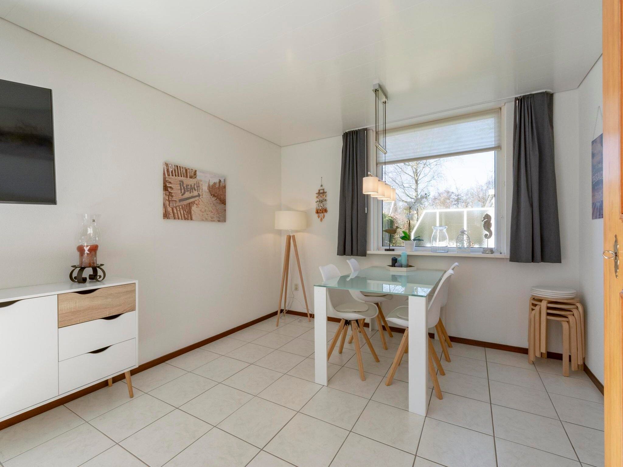 De eetkamer van Campanula 52 in Sint Maartenszee