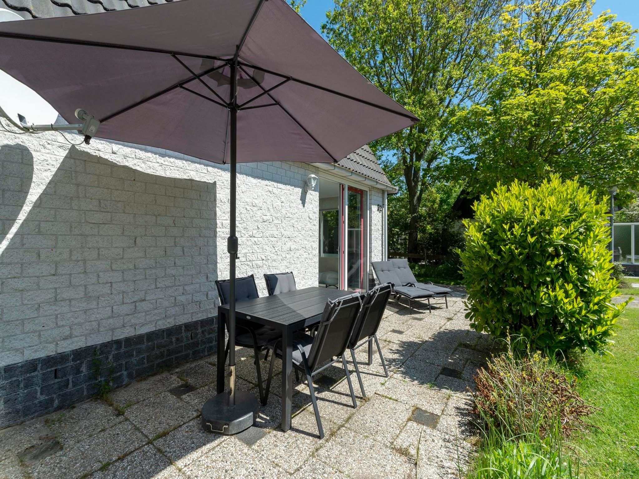 Het terras van Campanula 52 in Sint Maartenszee