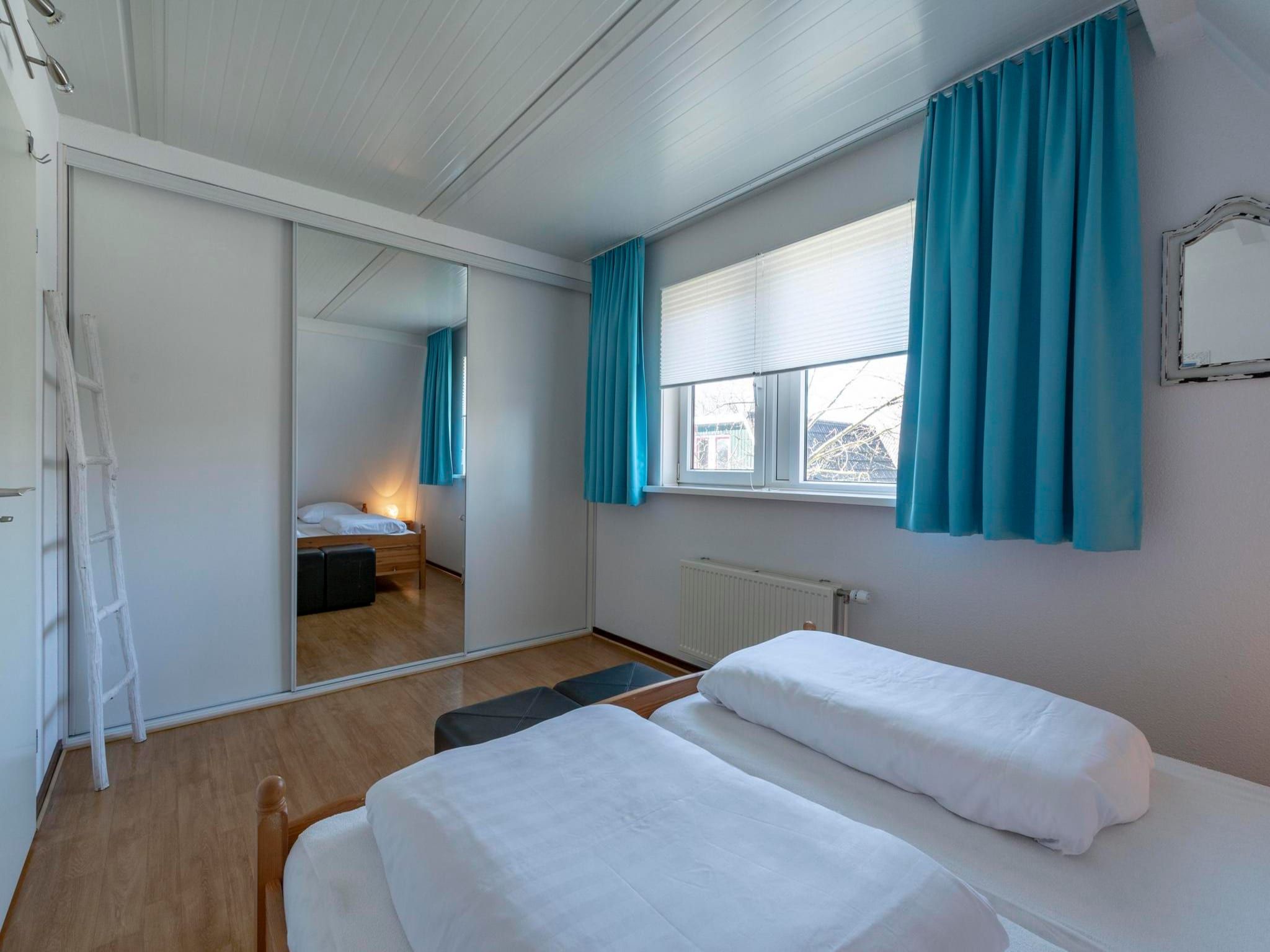 Een slaapkamer van Campanula 52 in Sint Maartenszee