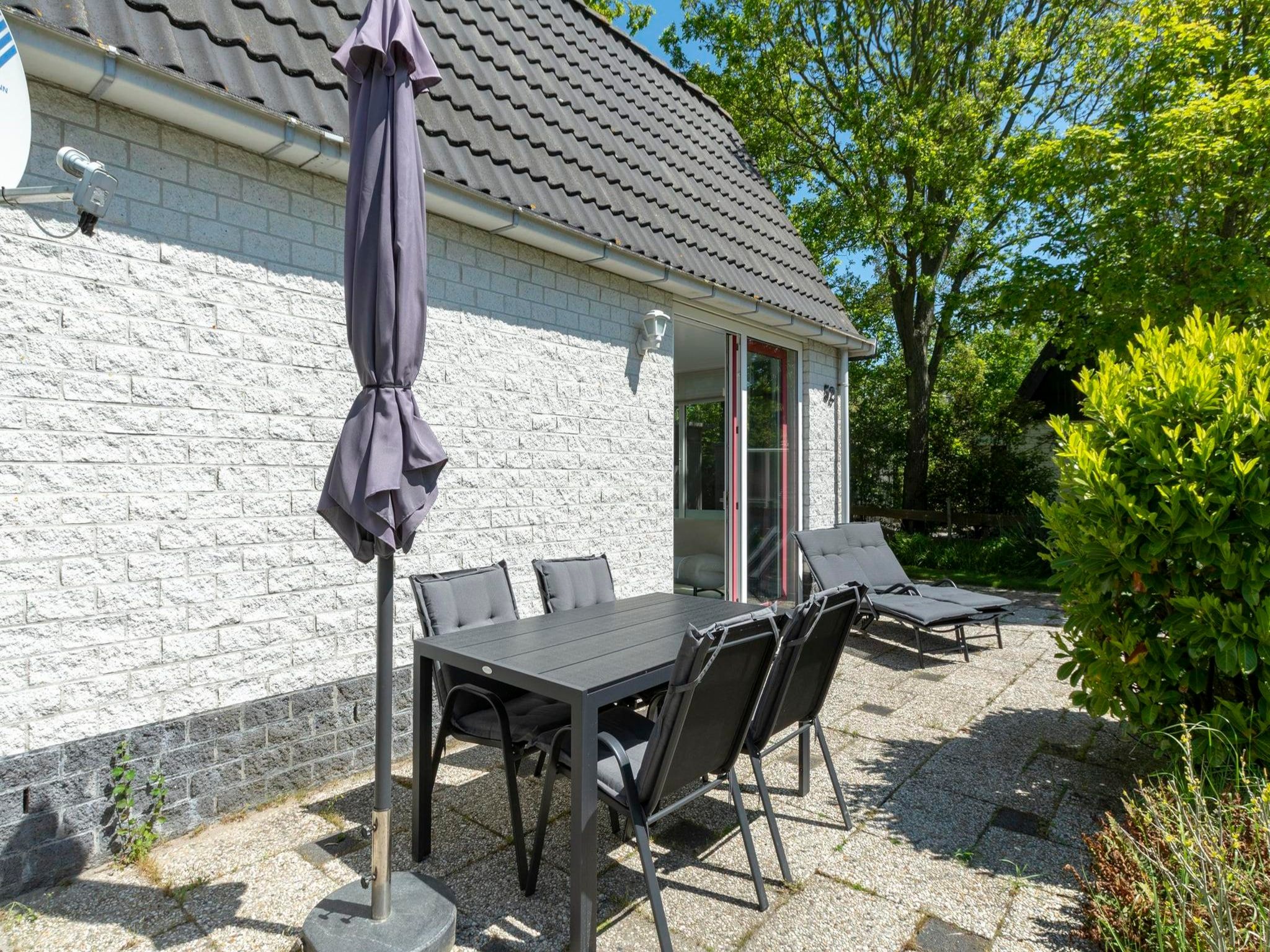 Het terras van Campanula 52 in Sint Maartenszee
