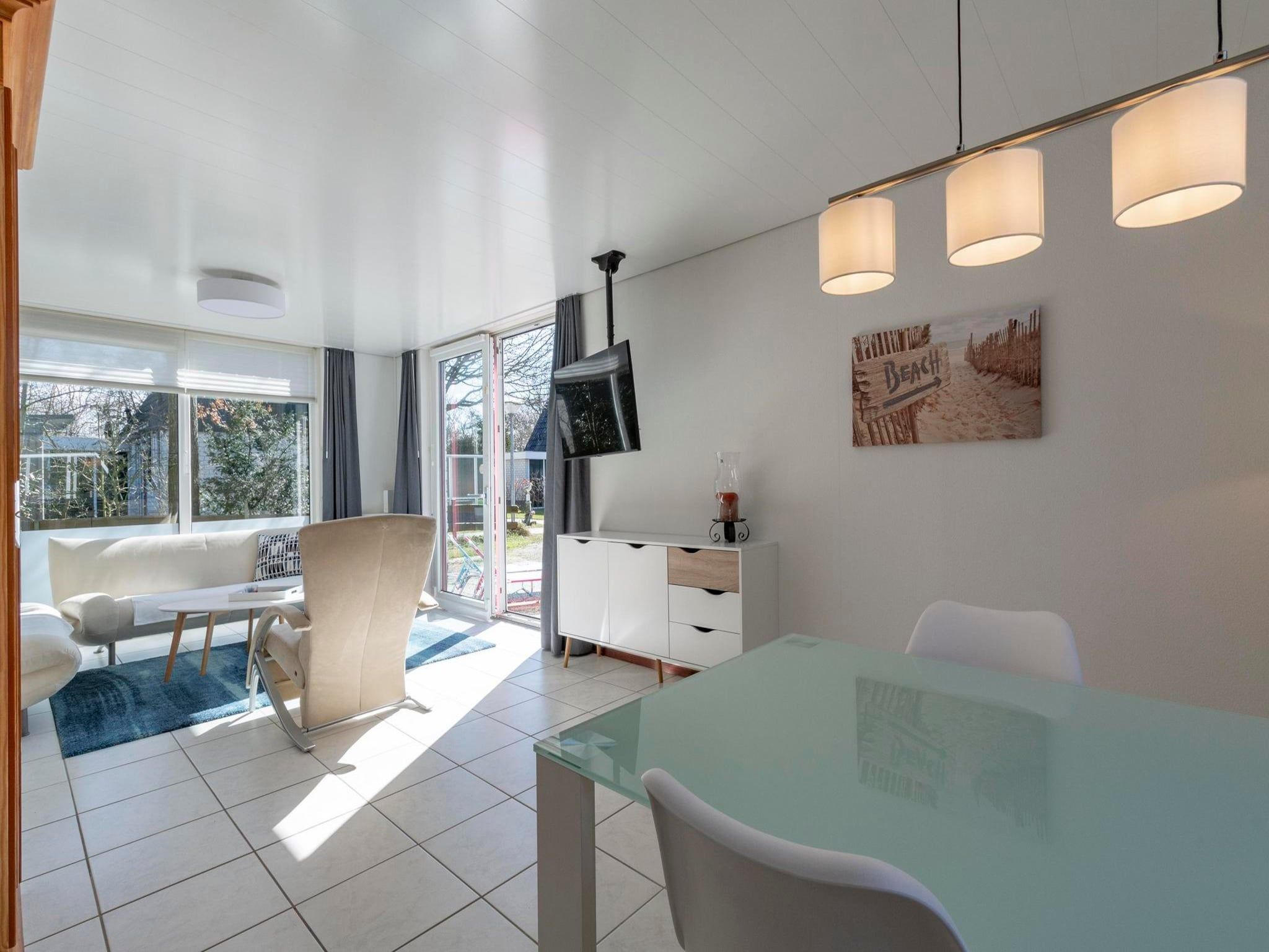 De woonkamer van Campanula 52 in Sint Maartenszee