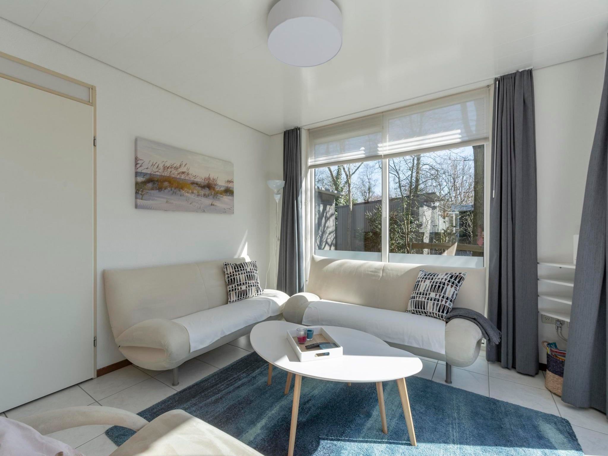 De woonkamer van Campanula 52 in Sint Maartenszee