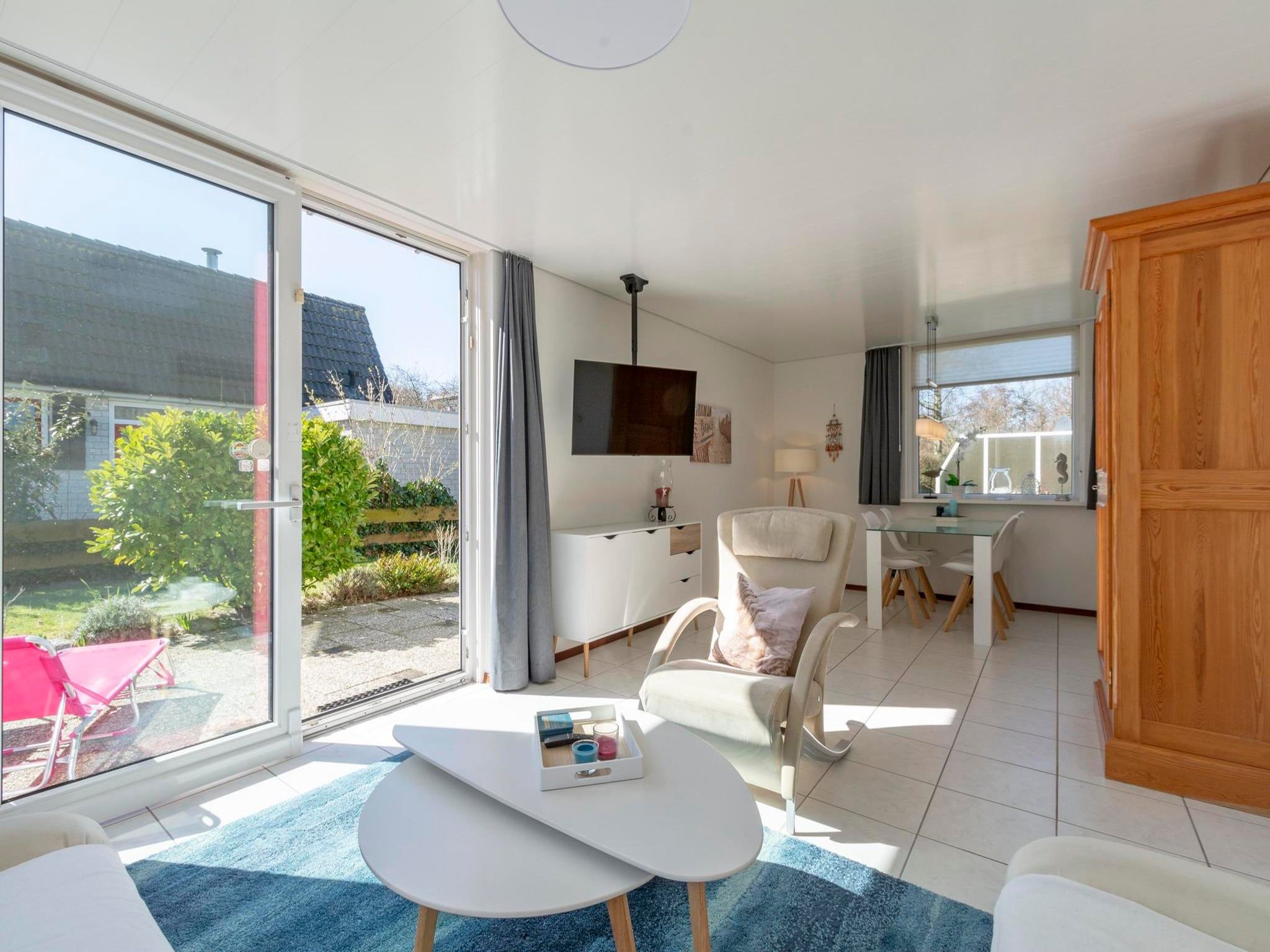 De woonkamer van Campanula 52 in Sint Maartenszee