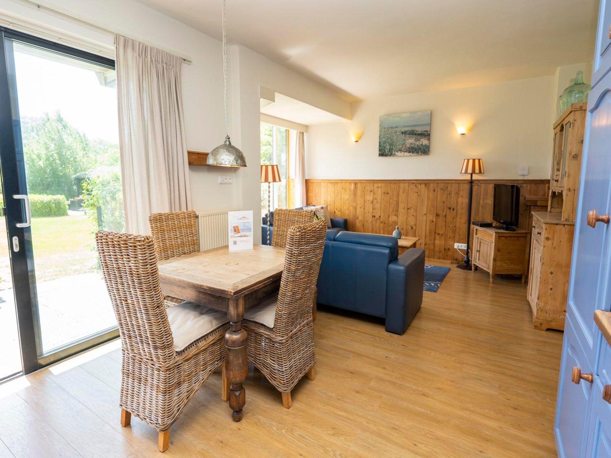 De eetkamer van Strandhuys Schelp in De Koog