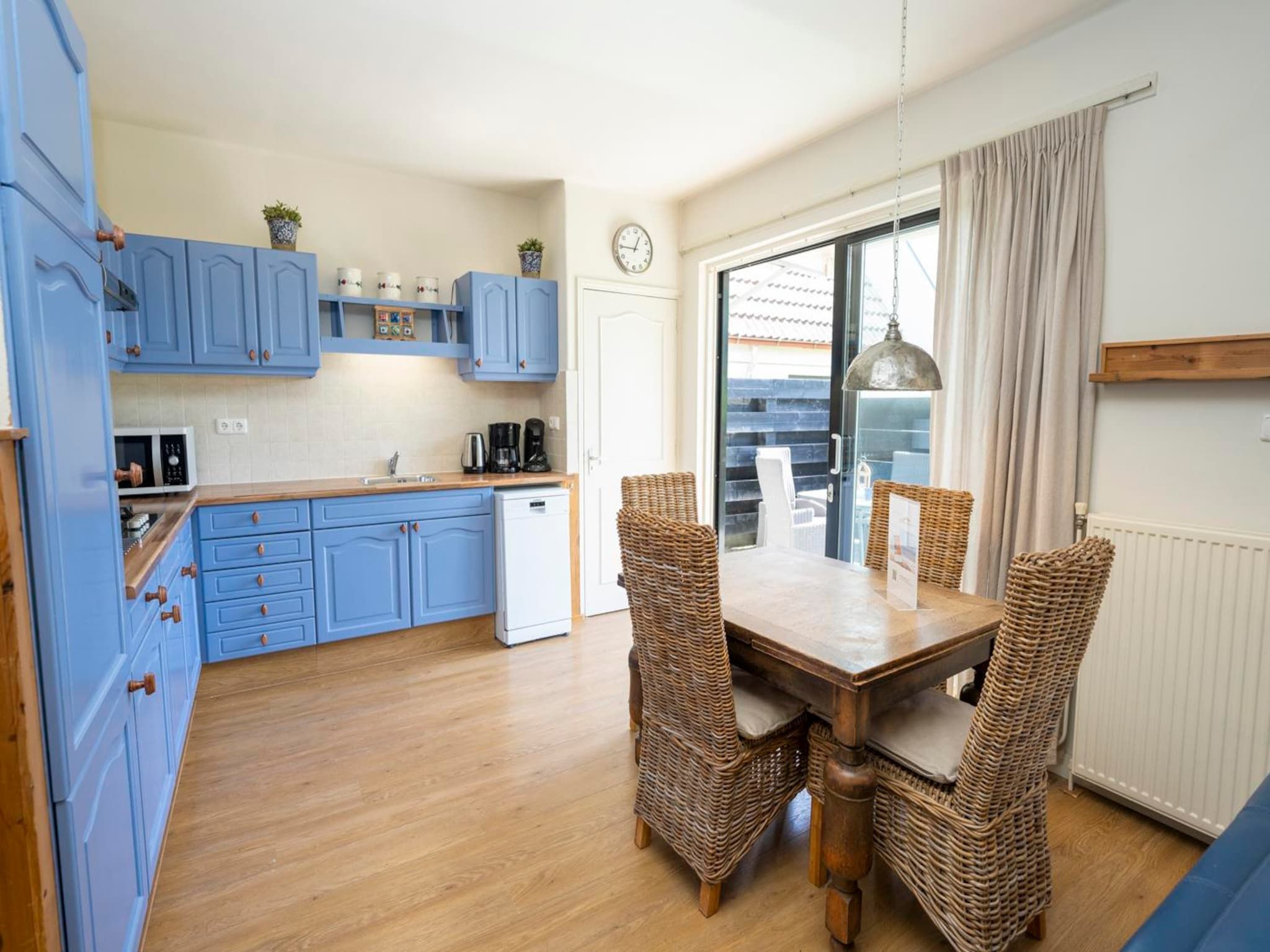 De eetkamer van Strandhuys Schelp in De Koog