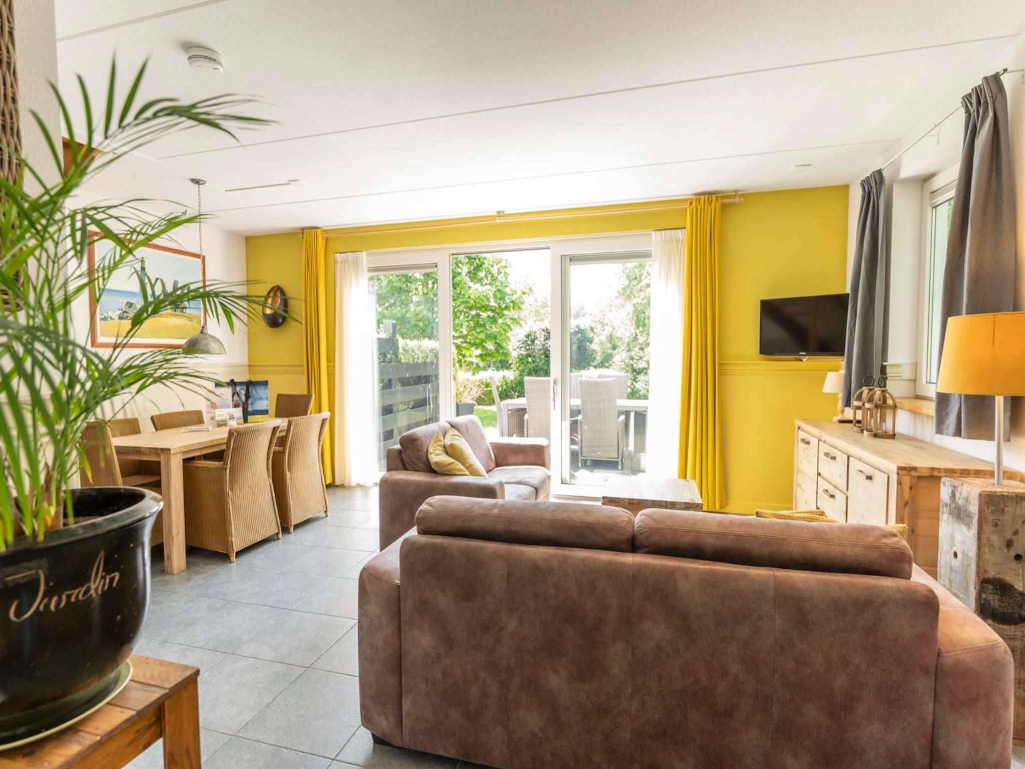 De woonkamer van Strandhuys Wulk in De Koog
