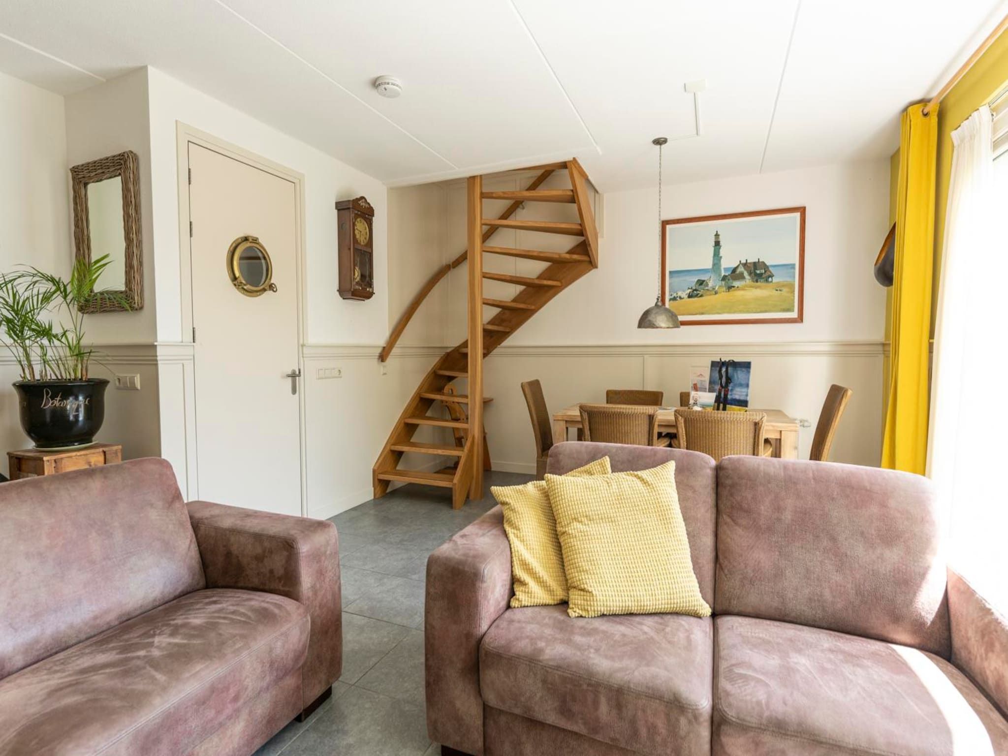 De woonkamer van Strandhuys Wulk in De Koog