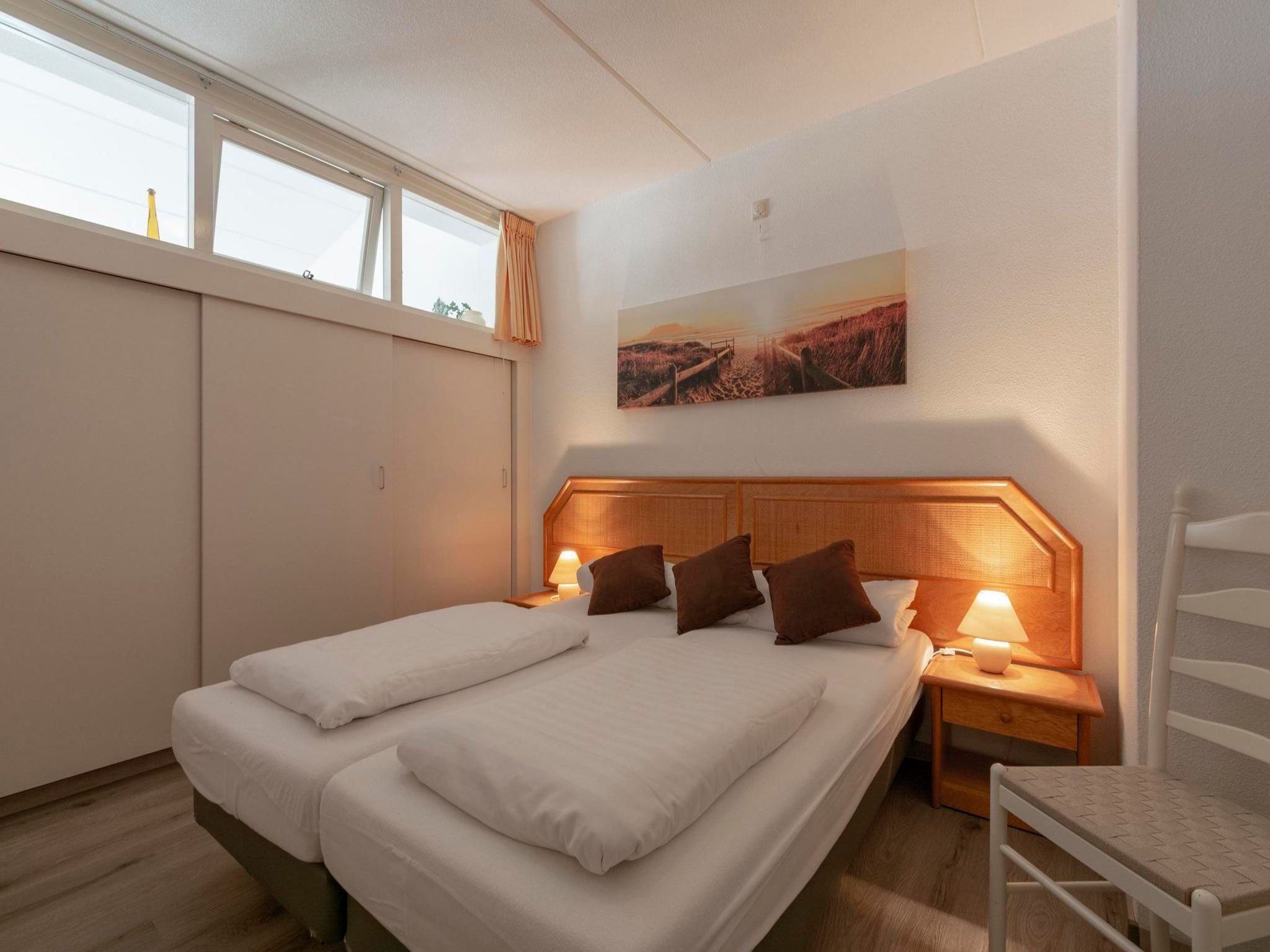Een slaapkamer van Strandslag 223 in Julianadorp aan Zee