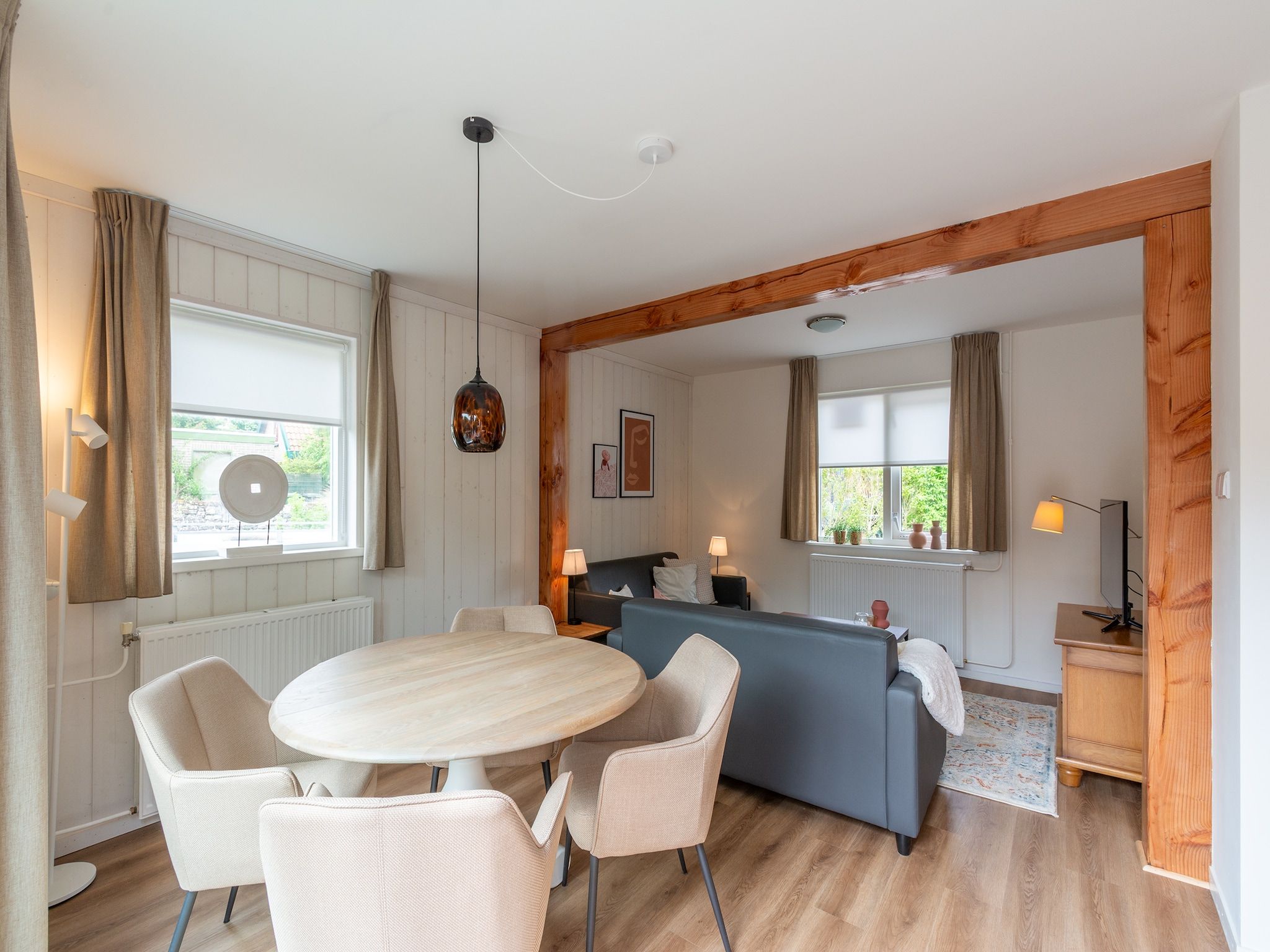 De woonkamer van Effe Sprage in Callantsoog