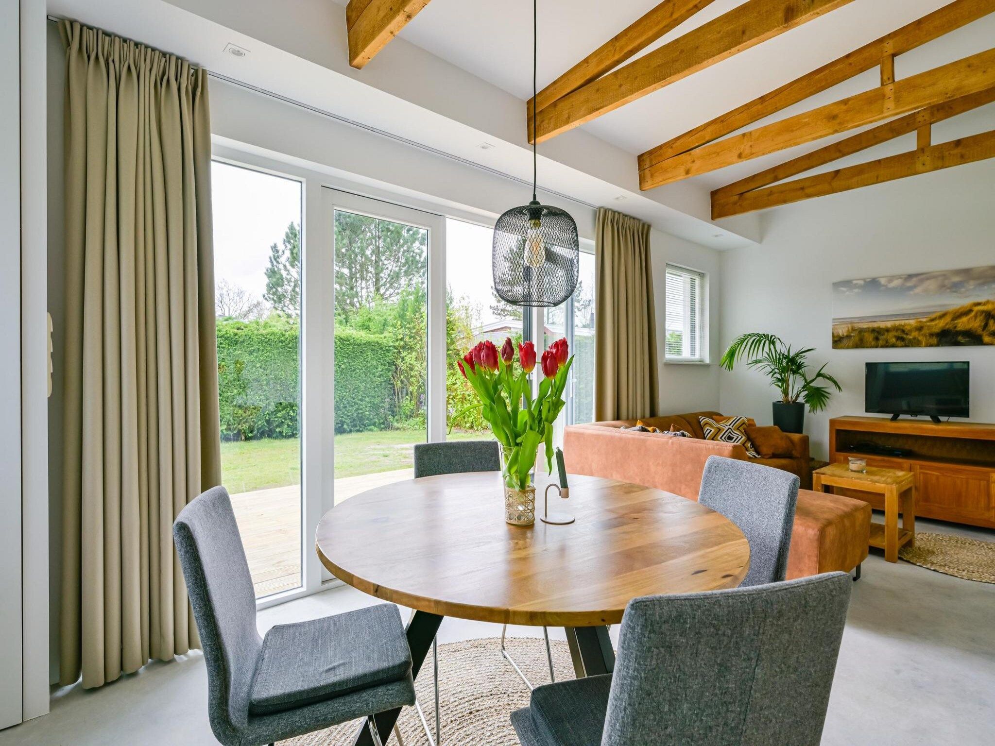 De eetkamer van Eureka 36 in Sint Maartensvlotbrug