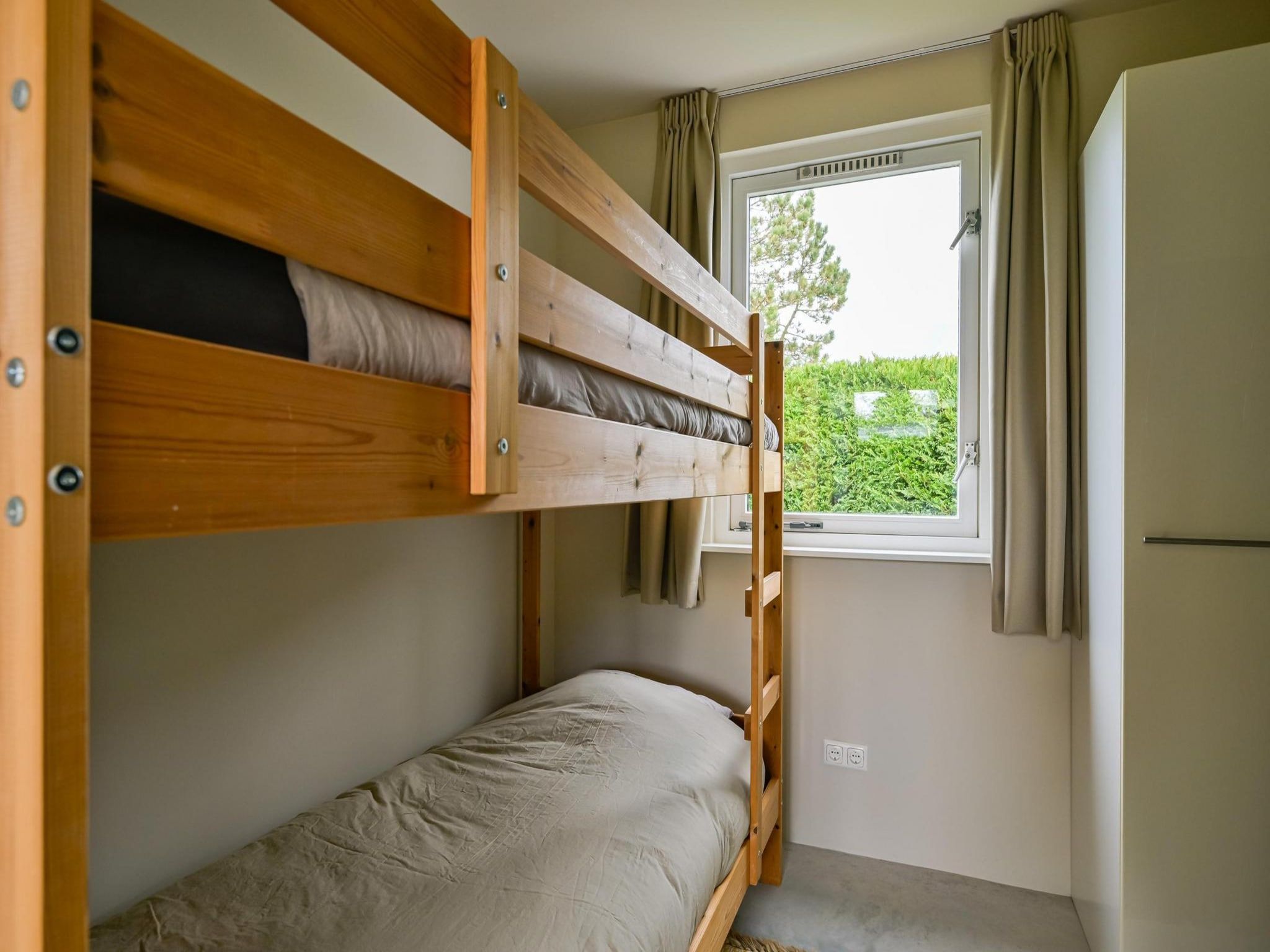 Een slaapkamer van Eureka 36 in Sint Maartensvlotbrug