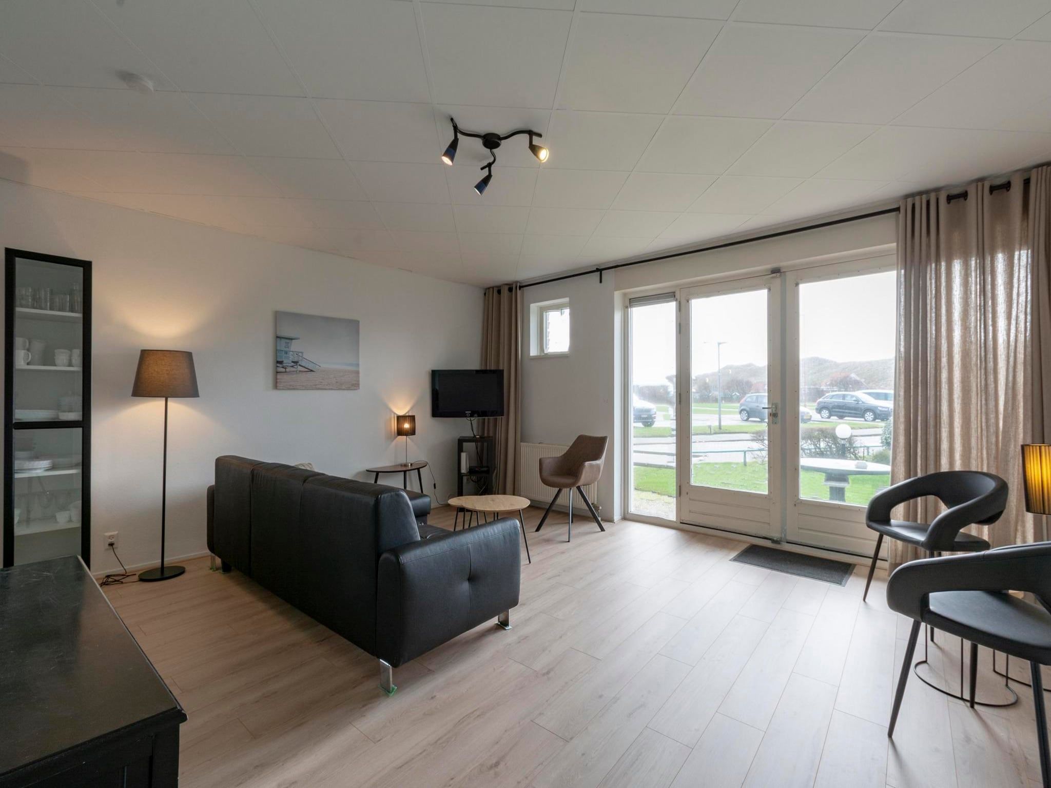 De woonkamer van Strandslag 95 in Julianadorp aan Zee