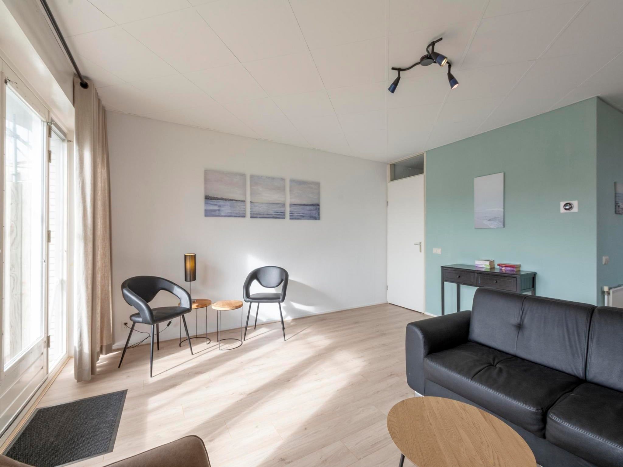 De woonkamer van Strandslag 95 in Julianadorp aan Zee