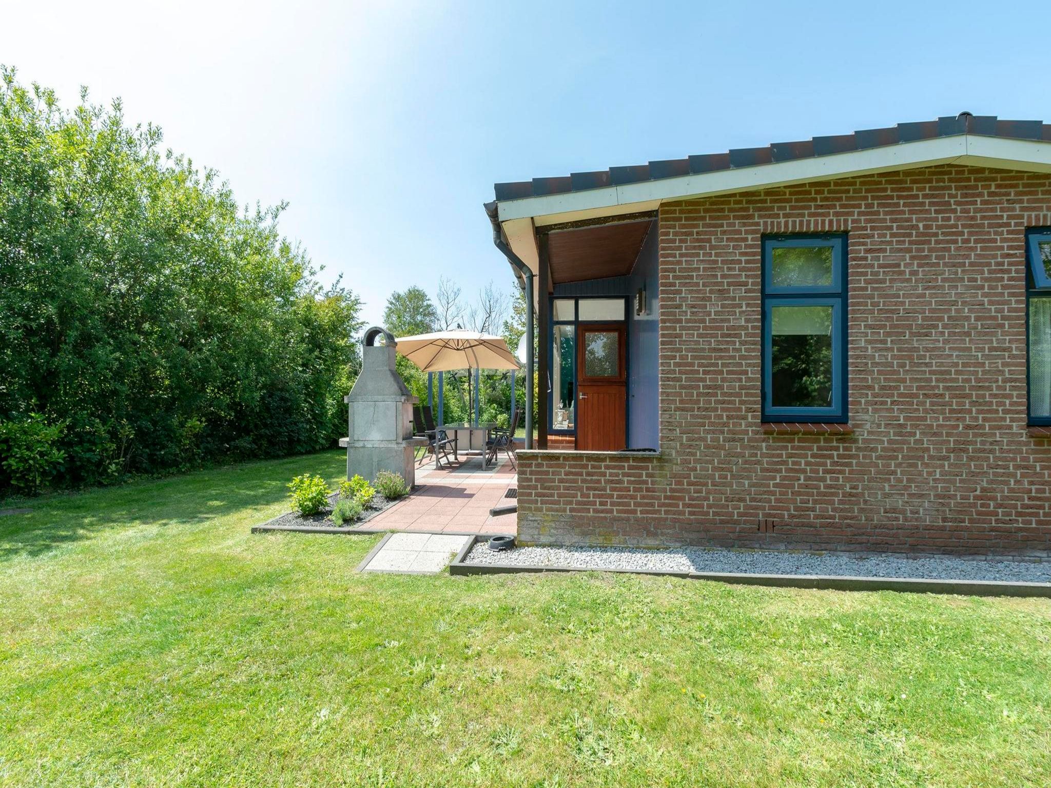 De tuin van Eureka 78 in Sint Maartensvlotbrug