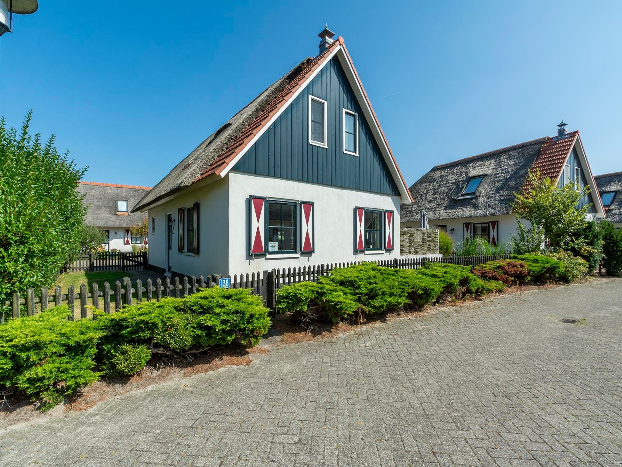 De buitenkant van De Buitenplaats 138 in Callantsoog