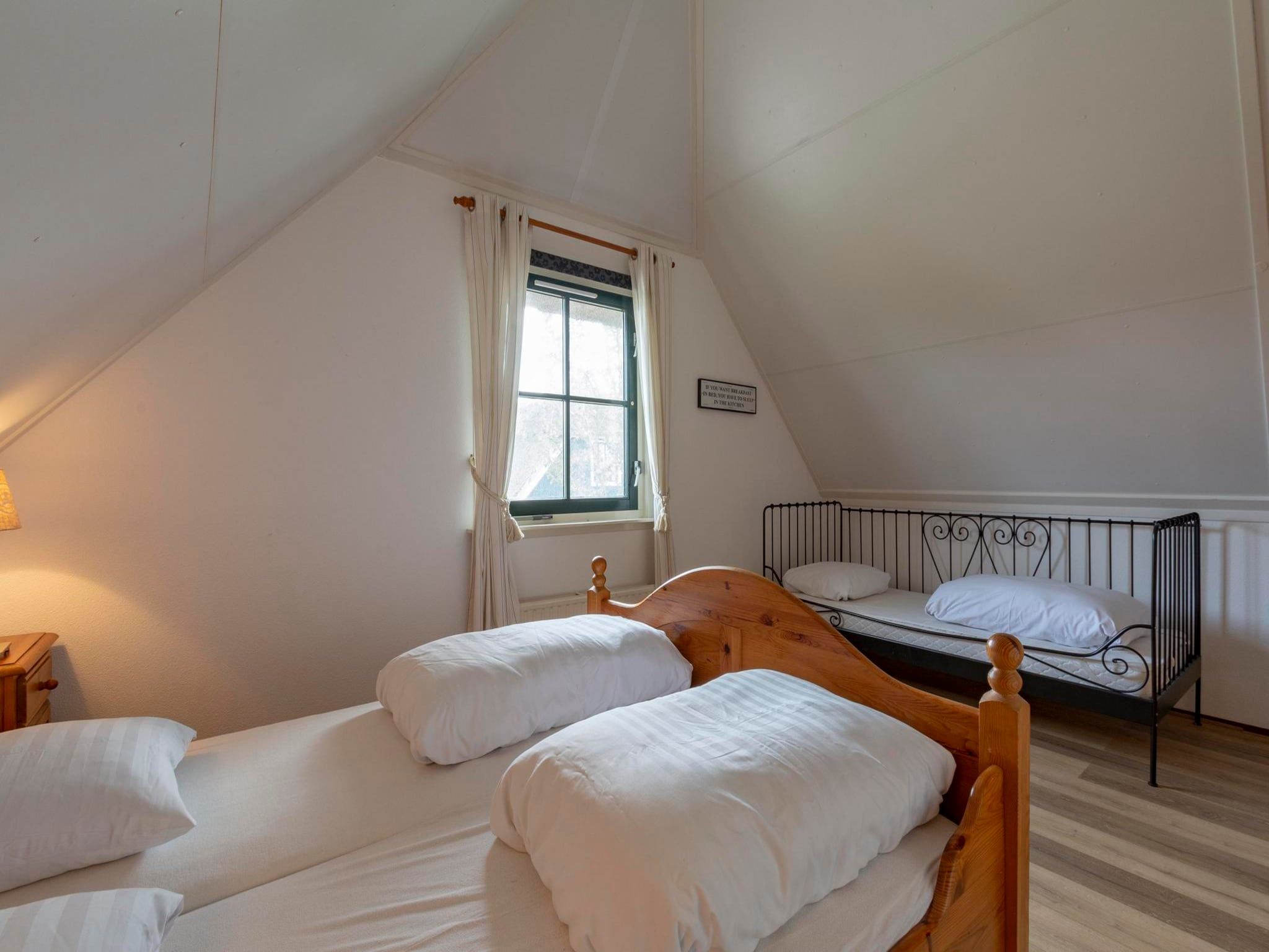 Een slaapkamer van De Buitenplaats 138 in Callantsoog