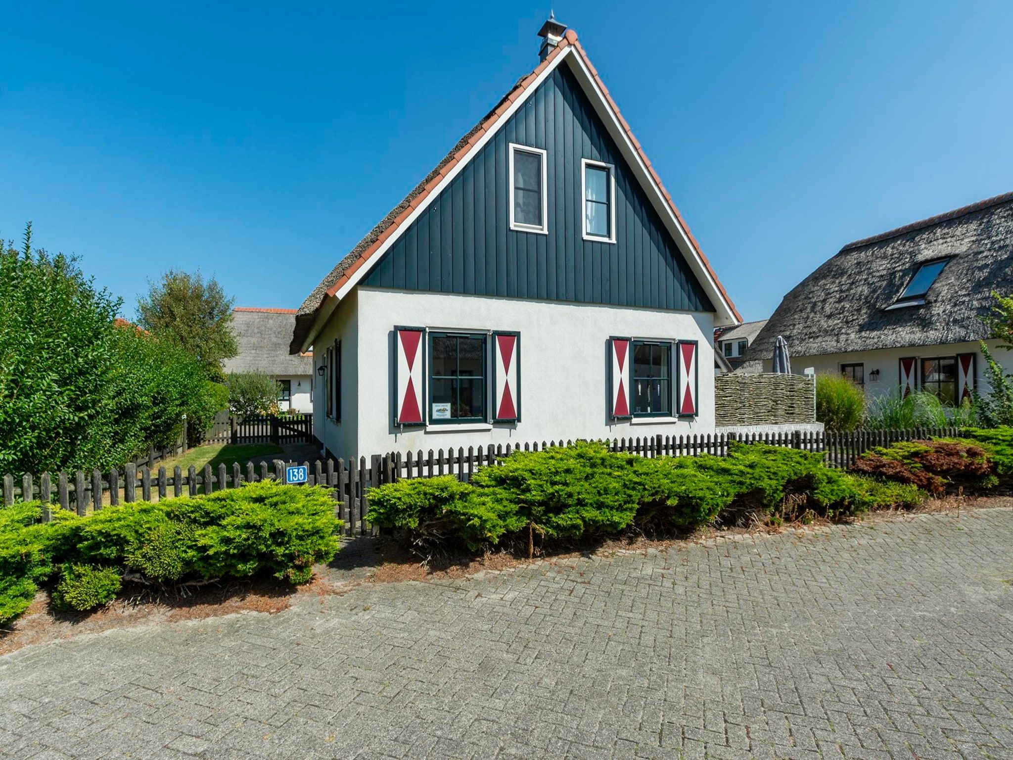 De buitenkant van De Buitenplaats 138 in Callantsoog