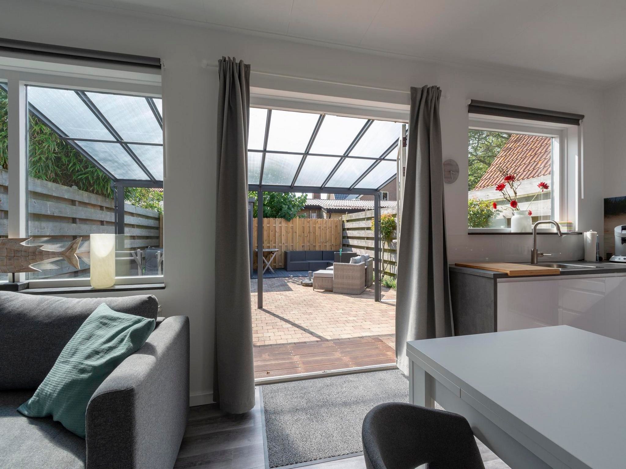 De eetkamer van Stuijvezandeweg 7-Z in Callantsoog