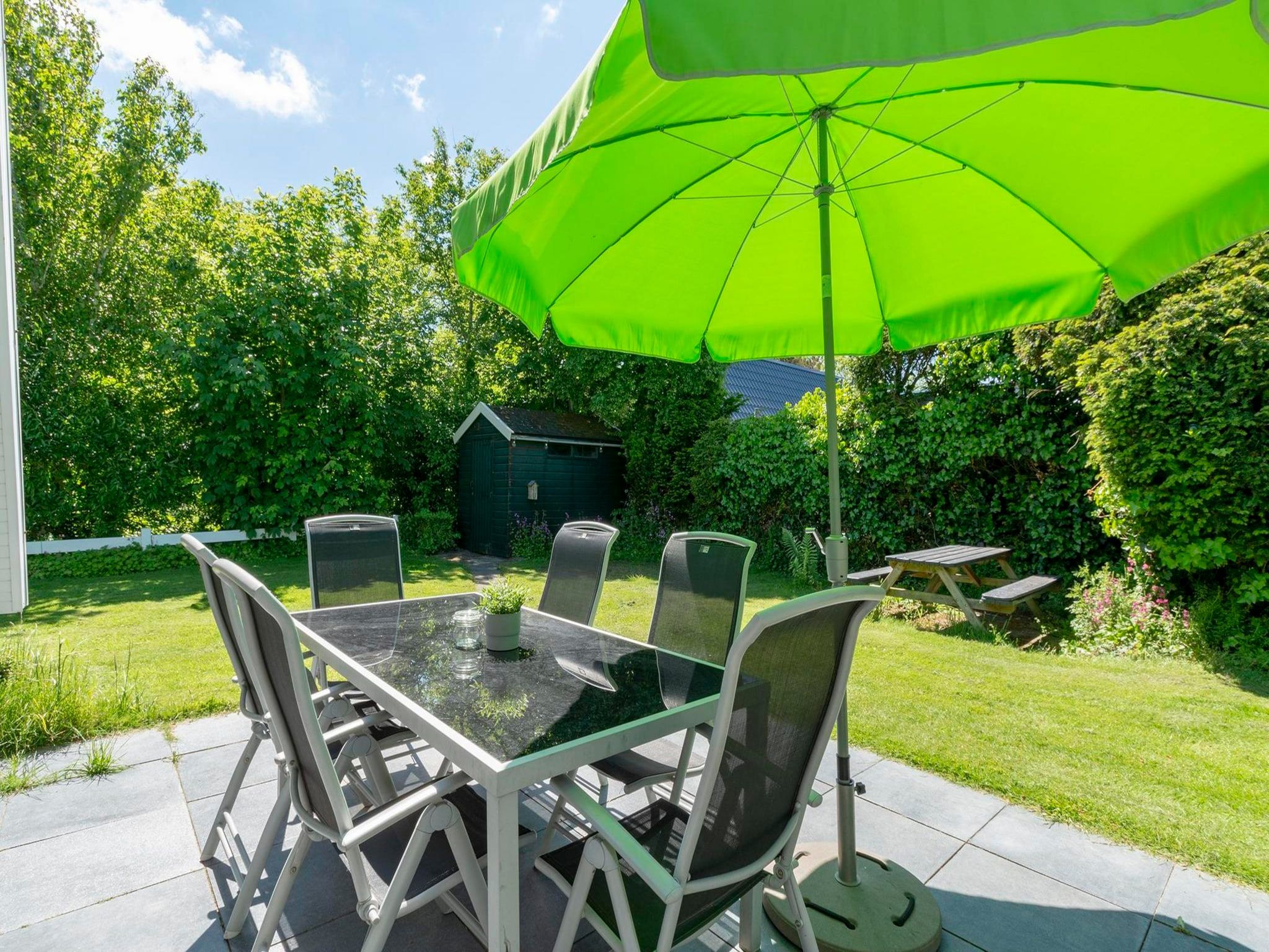 Het terras van Sandepark 165 in Groote Keeten