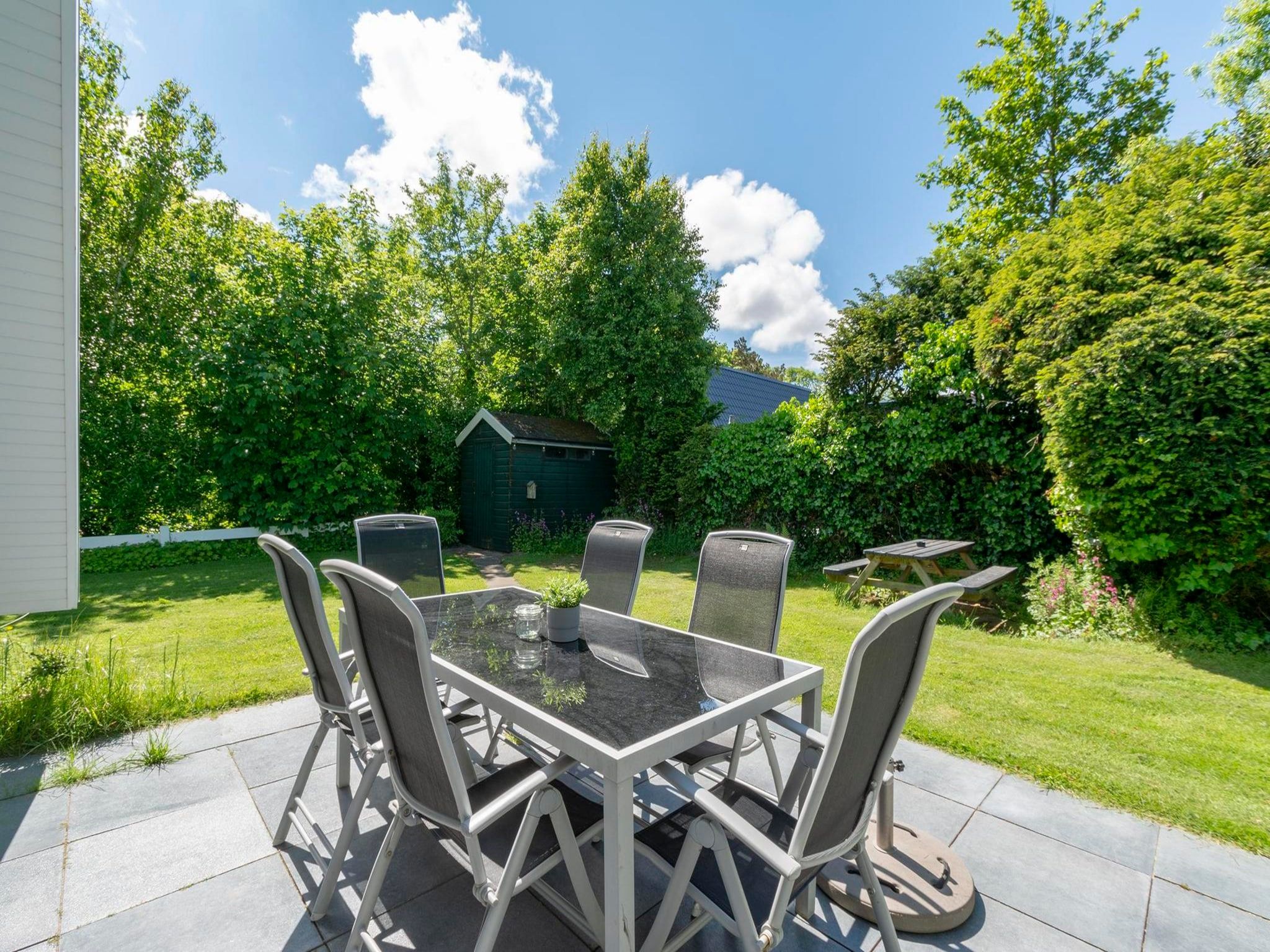 Het terras van Sandepark 165 in Groote Keeten