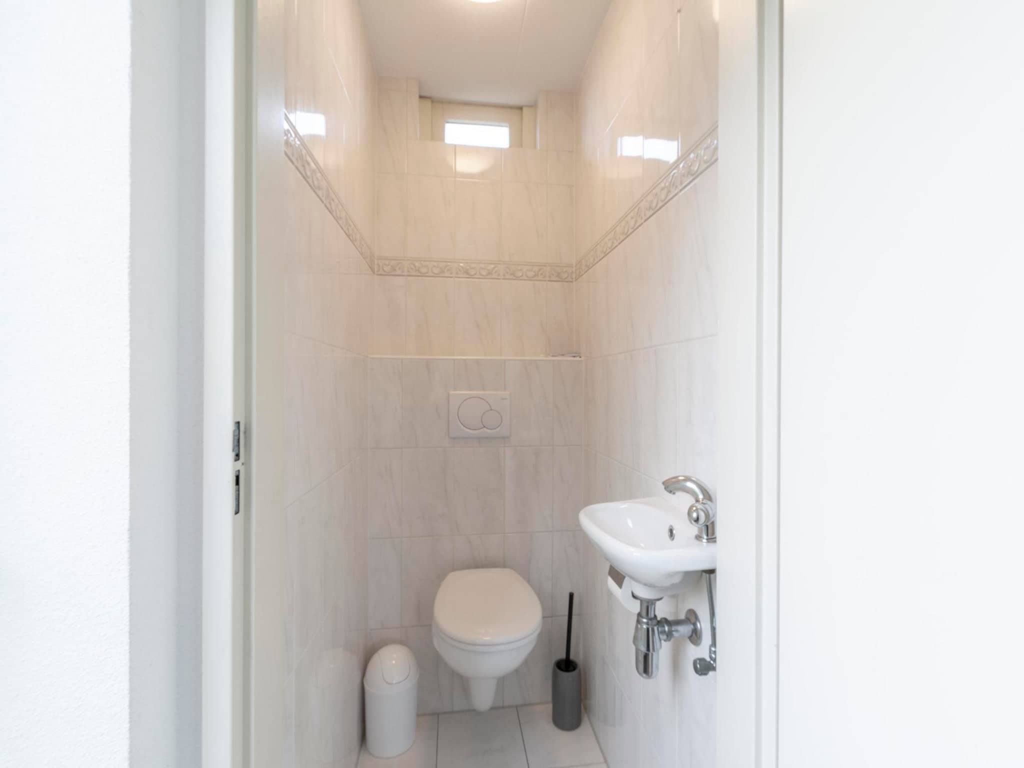 De badkamer van Eureka 83 in Sint Maartenszee