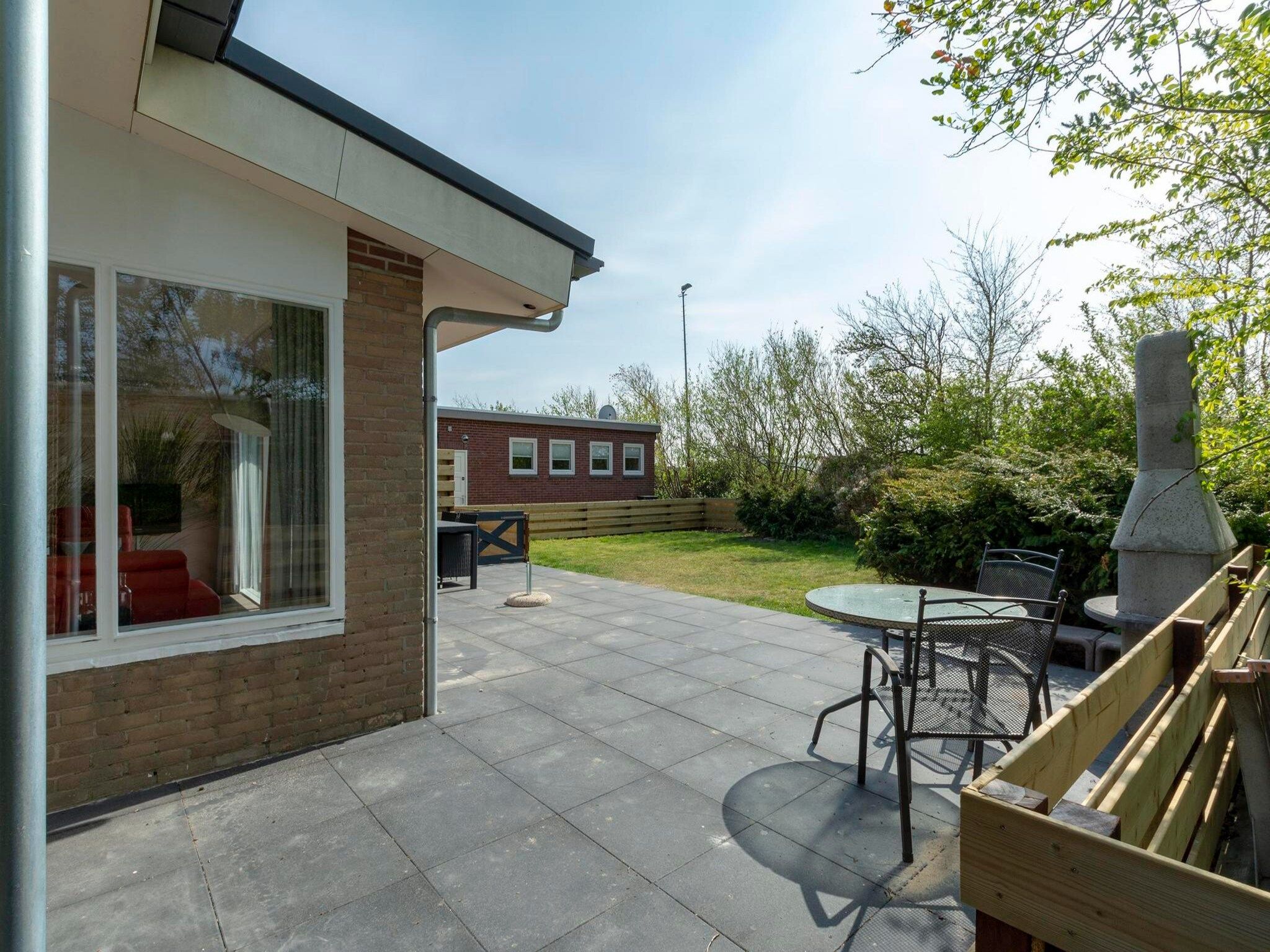 Het terras van Garnekuul 12 in Callantsoog
