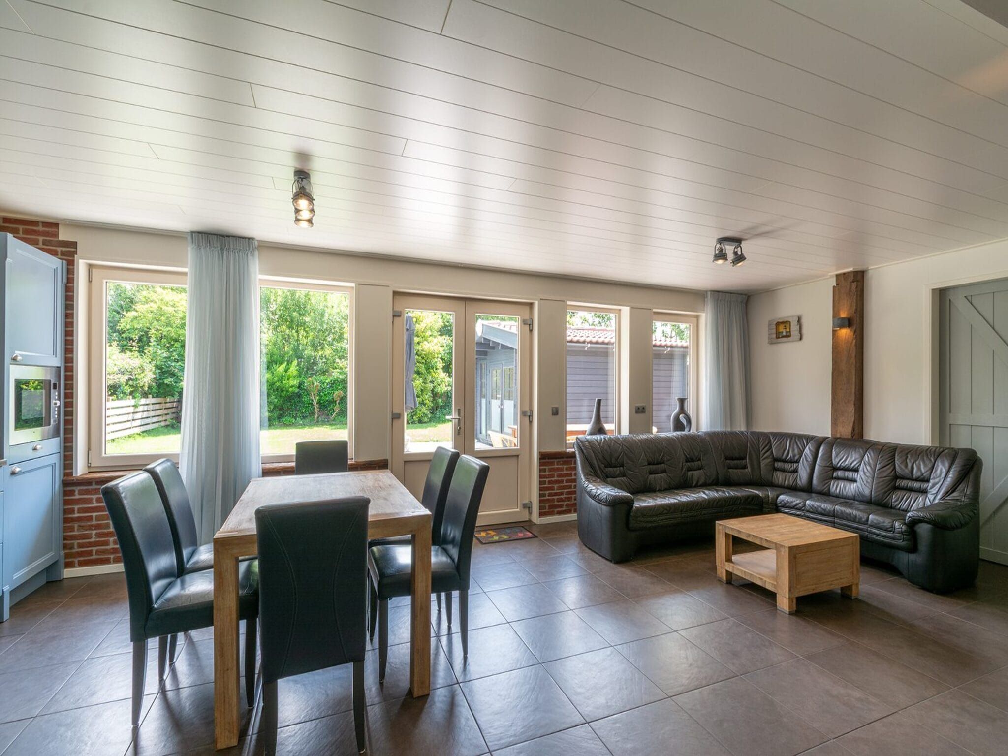 De woonkamer van Garnekuul 13 in Callantsoog