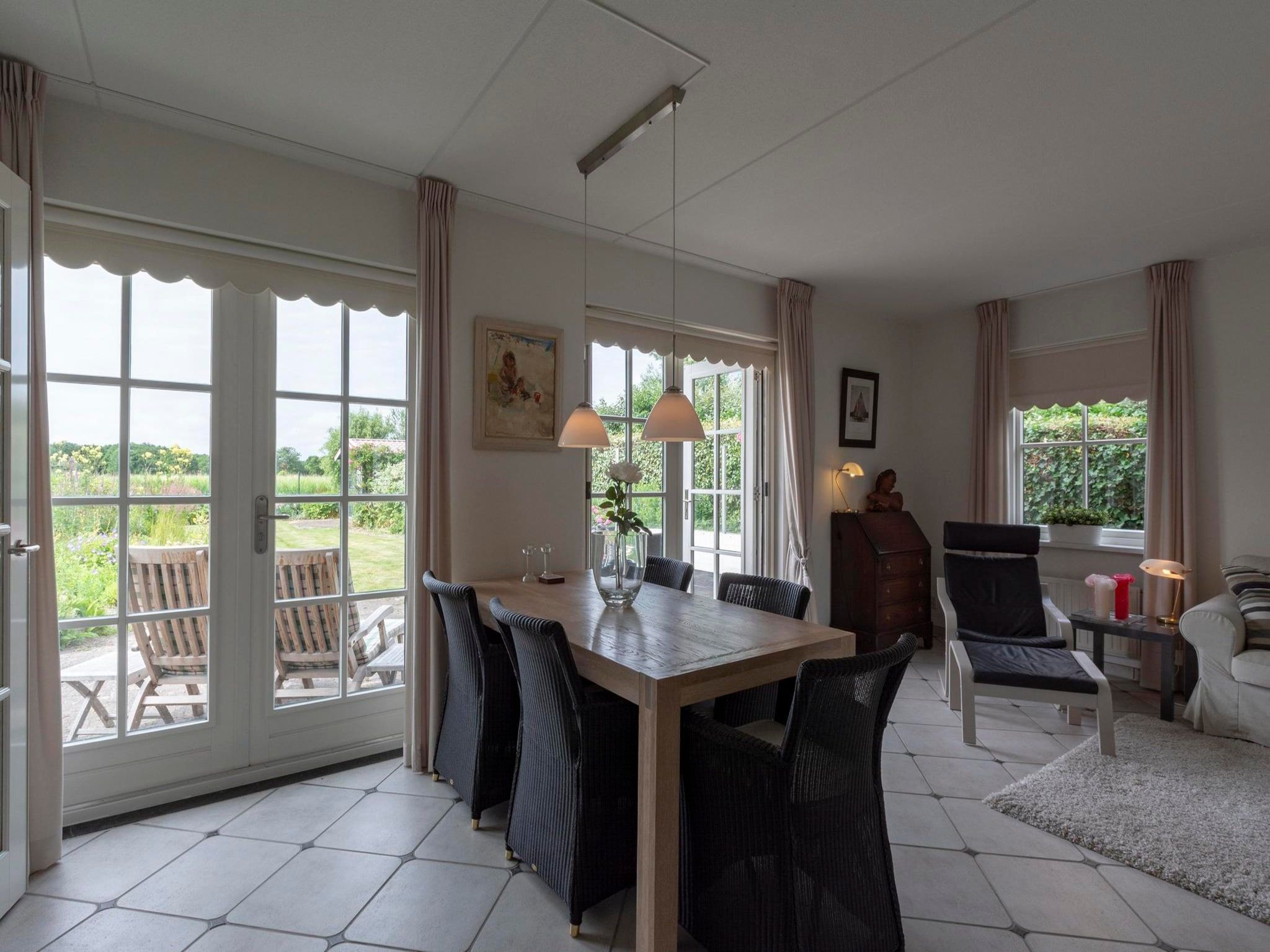 De eetkamer van De Buitenplaats 16 in Callantsoog