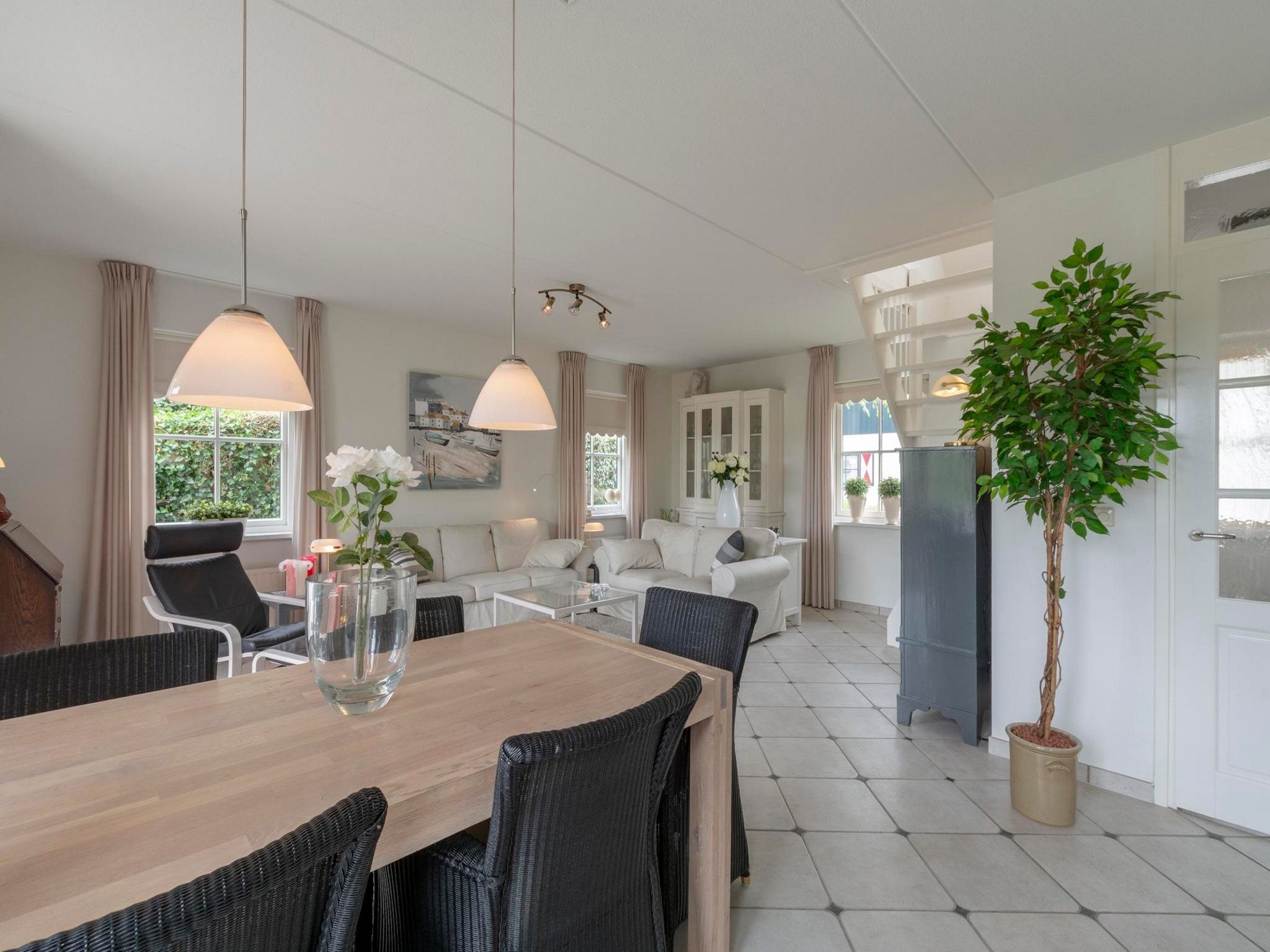 De eetkamer van De Buitenplaats 16 in Callantsoog