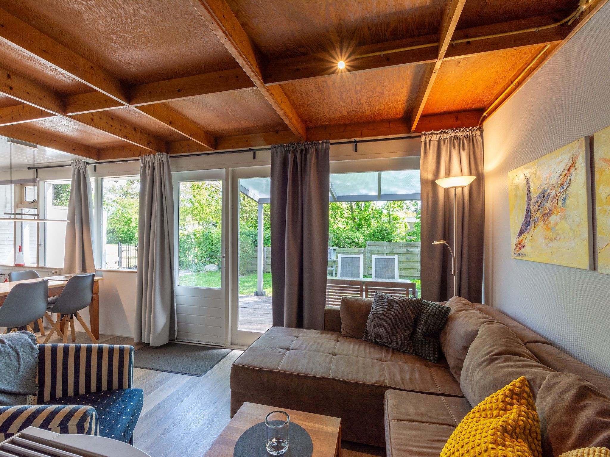 De woonkamer van Garnekuul 18 in Callantsoog