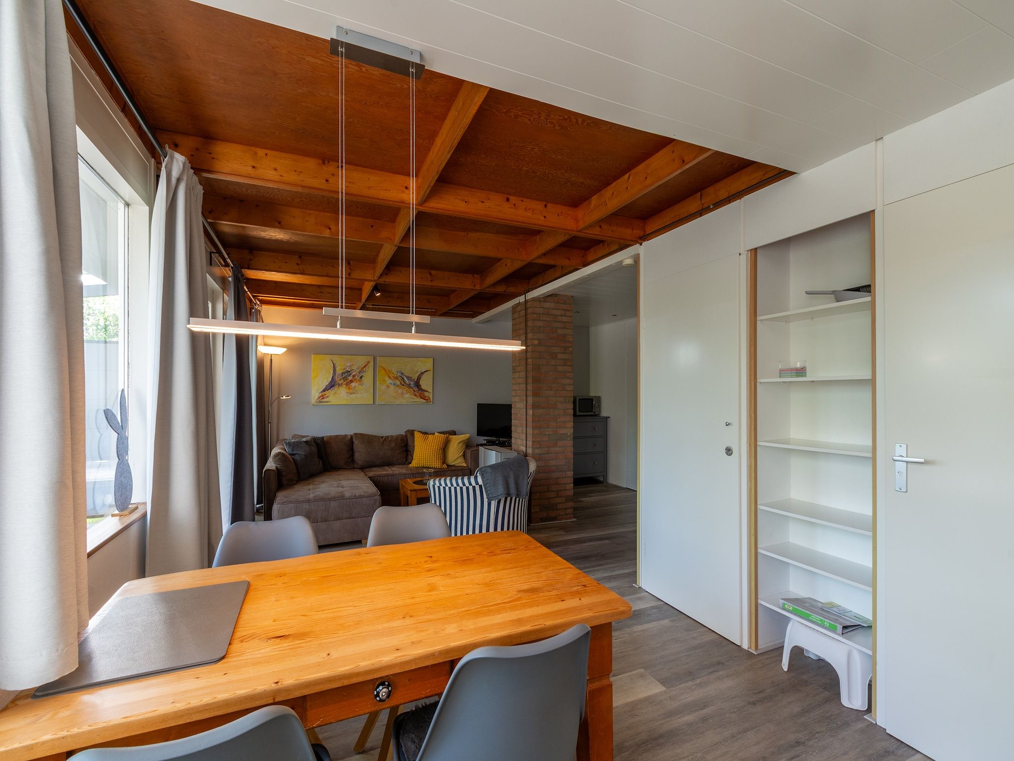 De eetkamer van Garnekuul 18 in Callantsoog