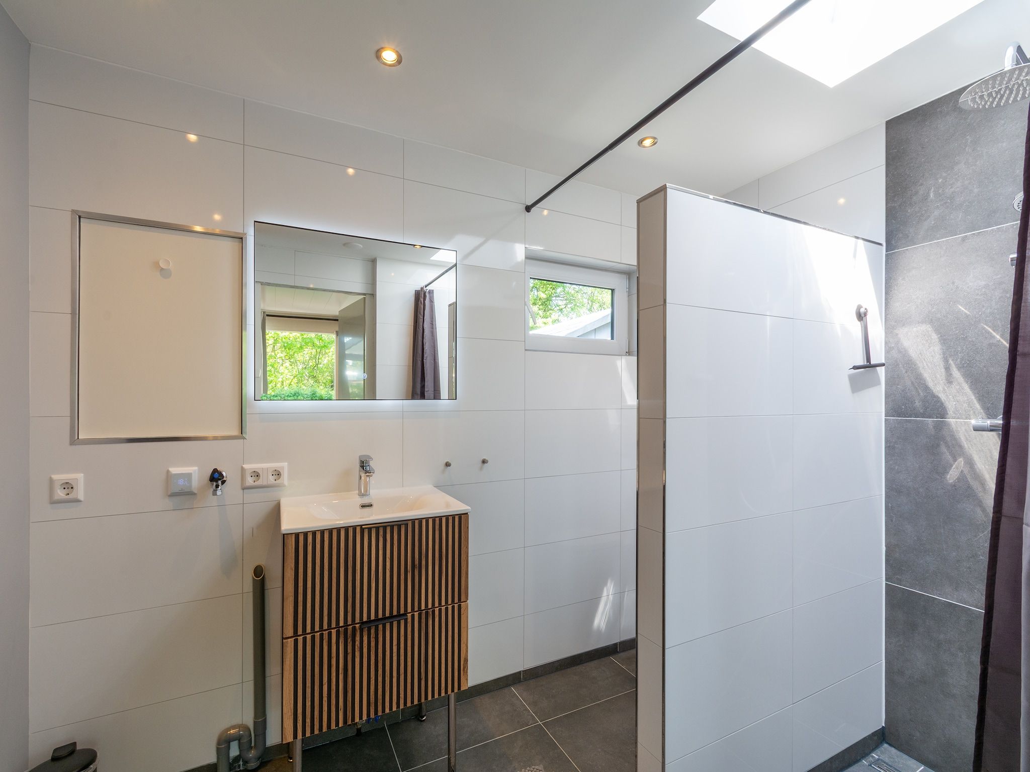 De badkamer van Garnekuul 18 in Callantsoog