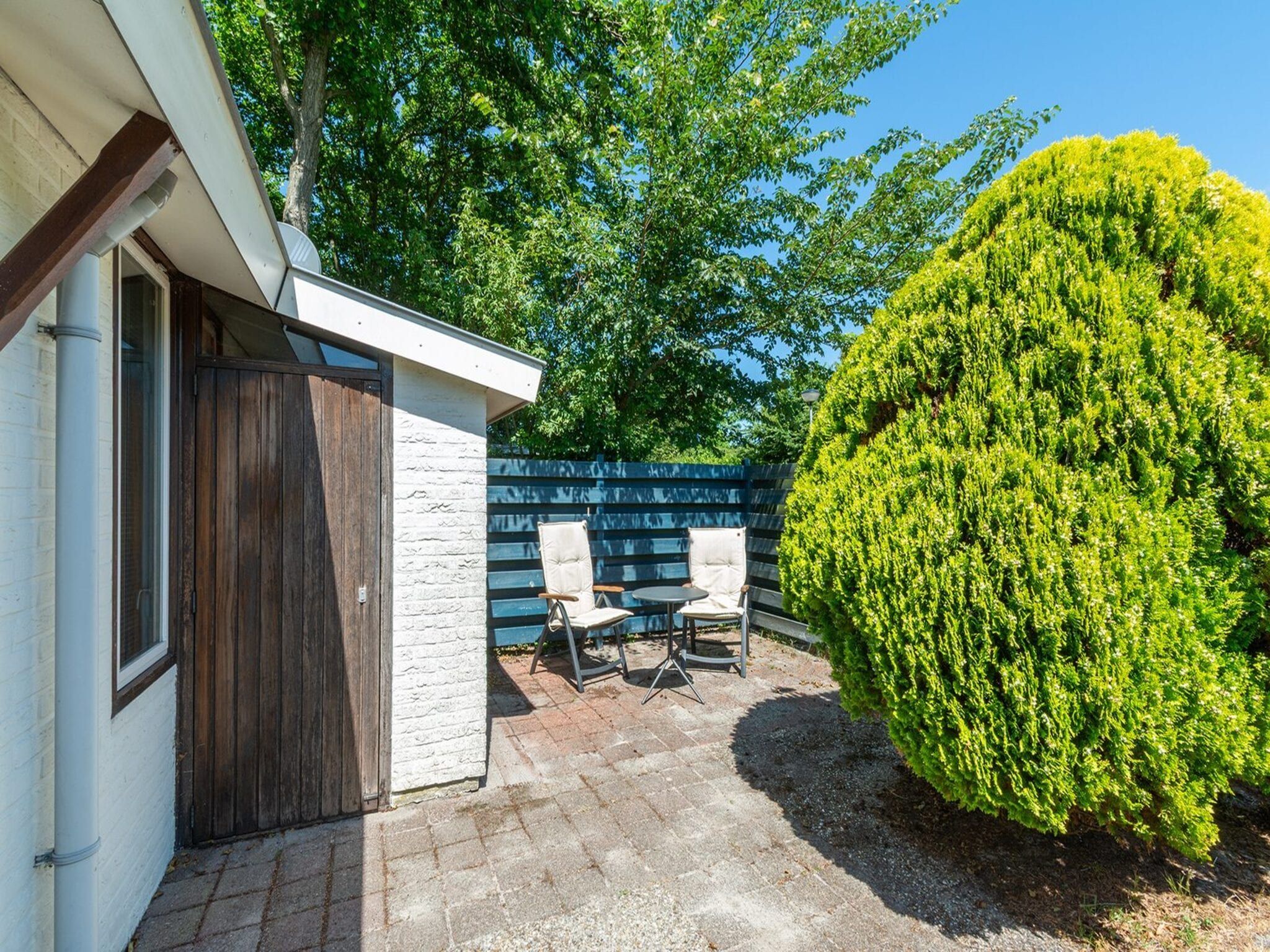 Het terras van Garnekuul 26 in Callantsoog