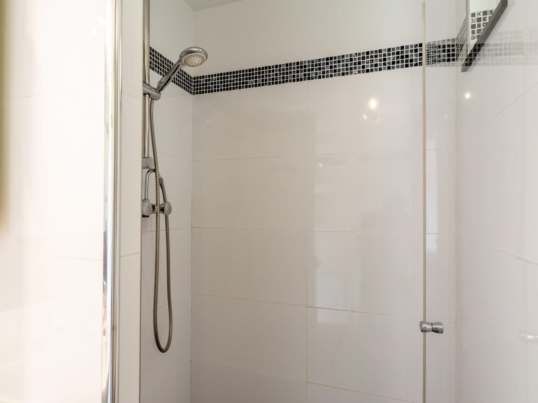 De badkamer van Garnekuul 26 in Callantsoog