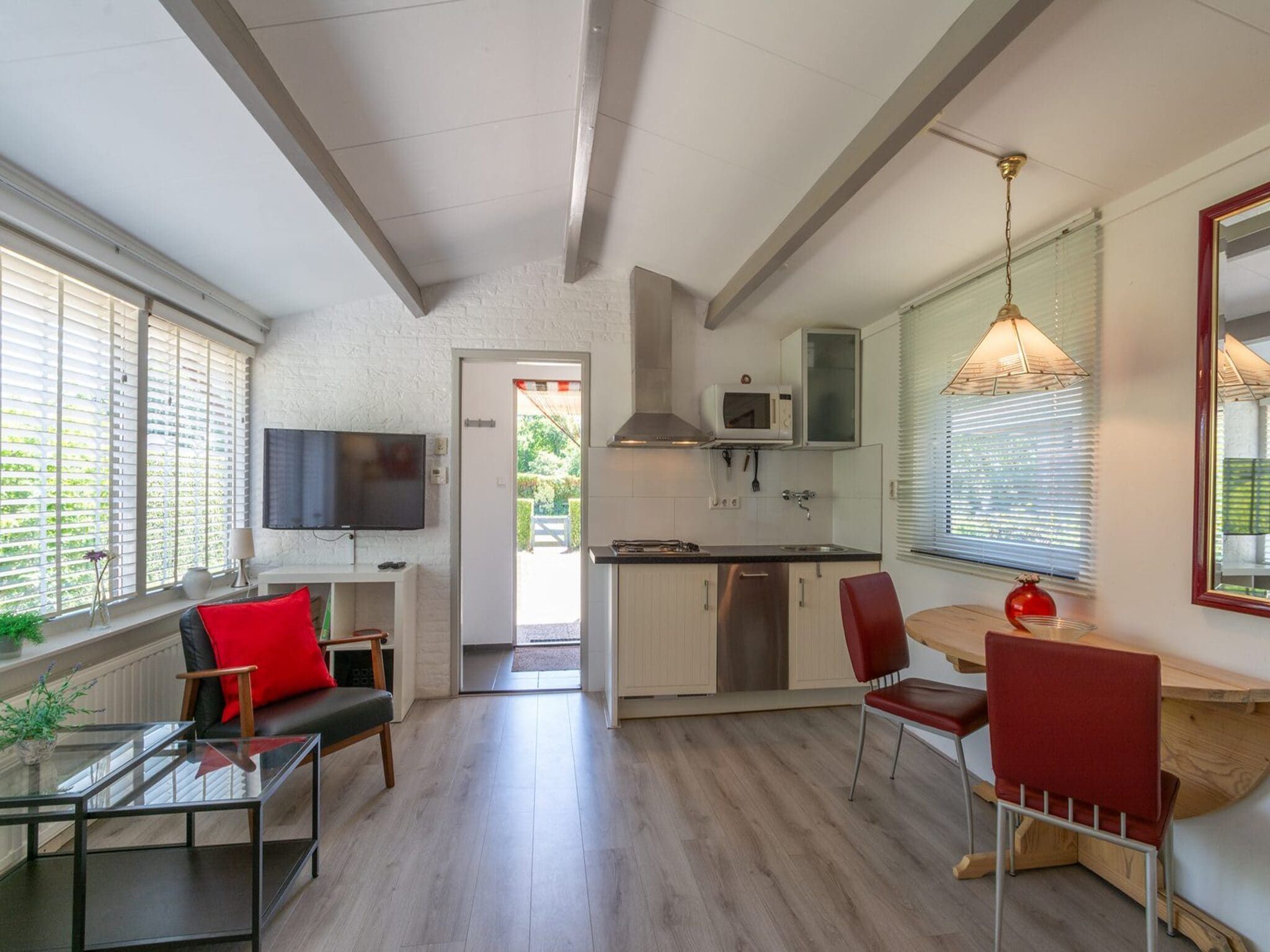 De woonkamer van Garnekuul 26 in Callantsoog