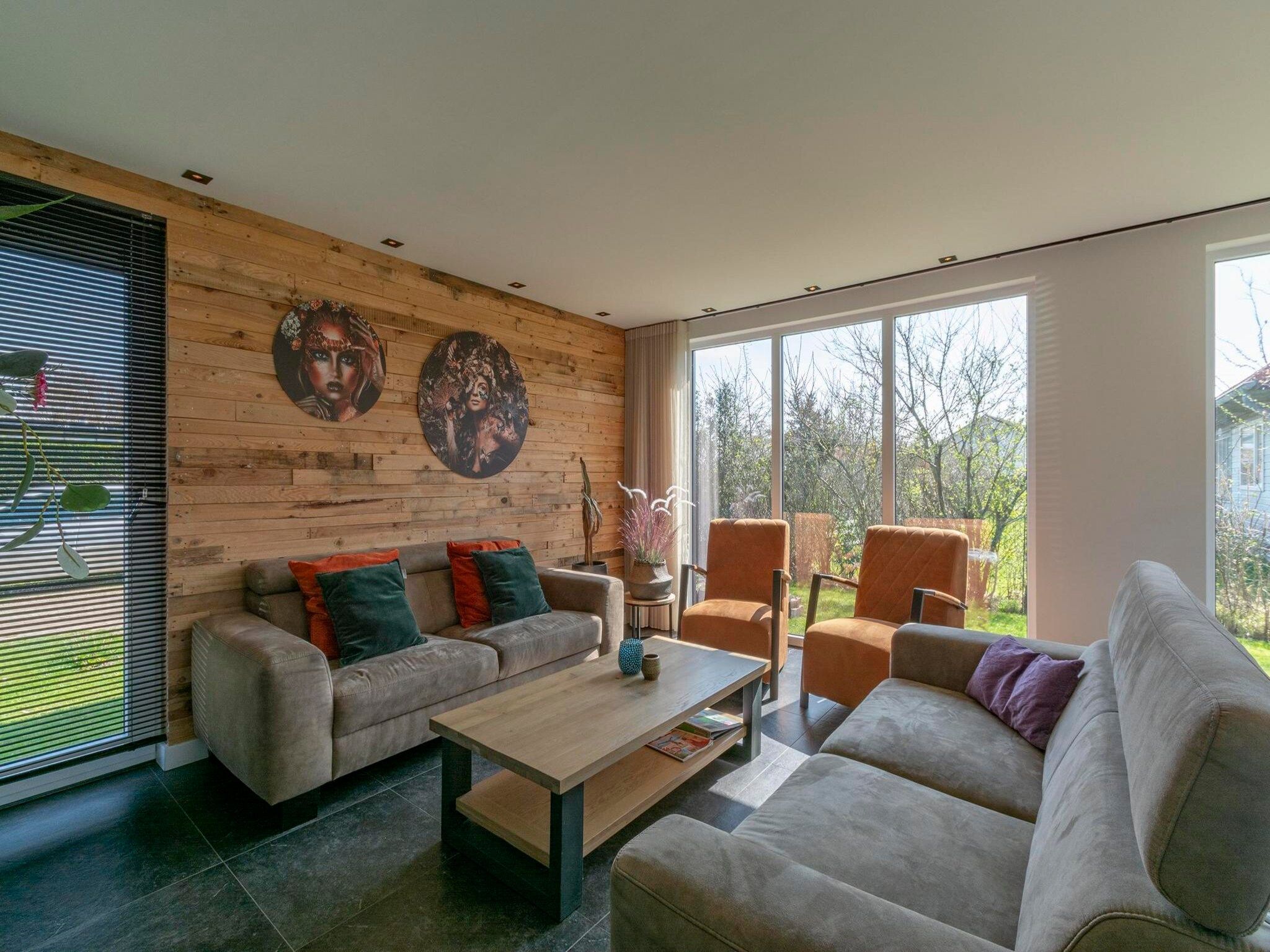 De woonkamer van Luxe Villa Keizerskroon - Keizerkroon 63 in Julianadorp aan Zee