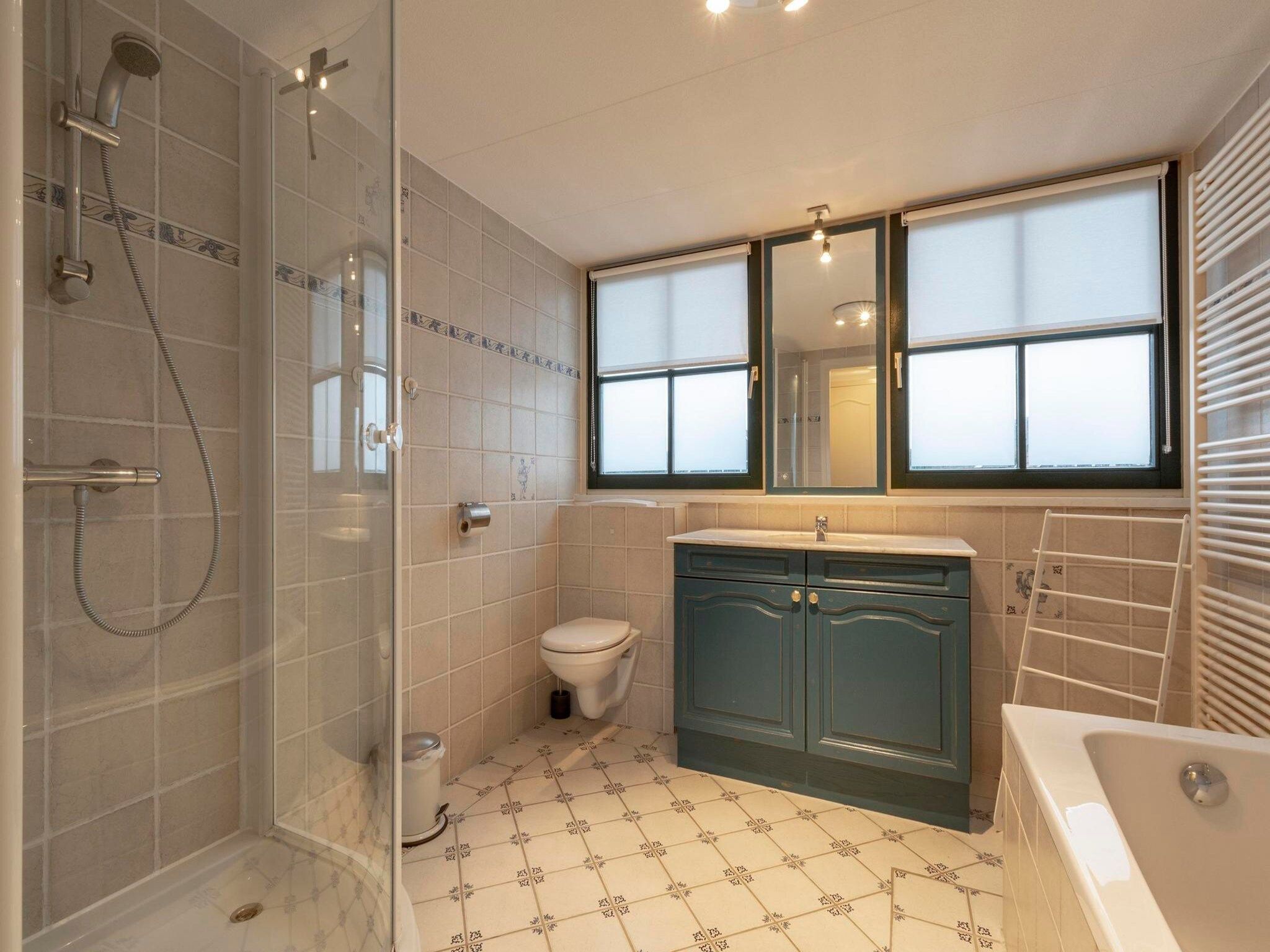 De badkamer van De Buitenplaats 62 in Callantsoog