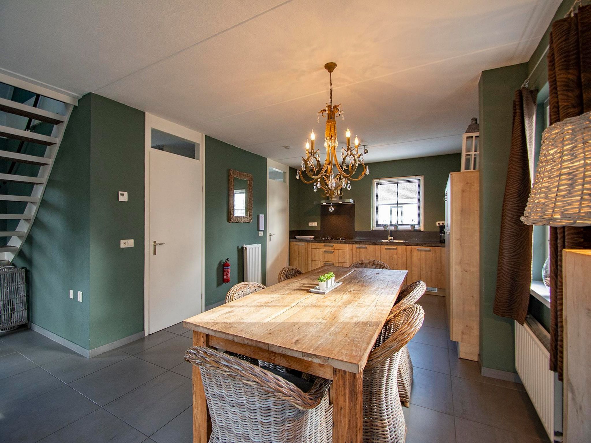 De eetkamer van De Buitenplaats 72 in Callantsoog