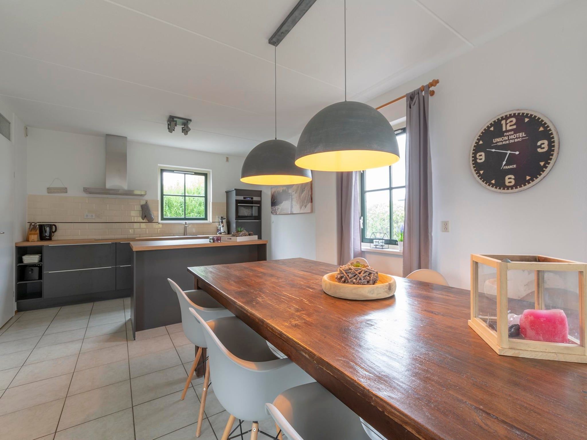 De eetkamer van De Buitenplaats 89 in Callantsoog
